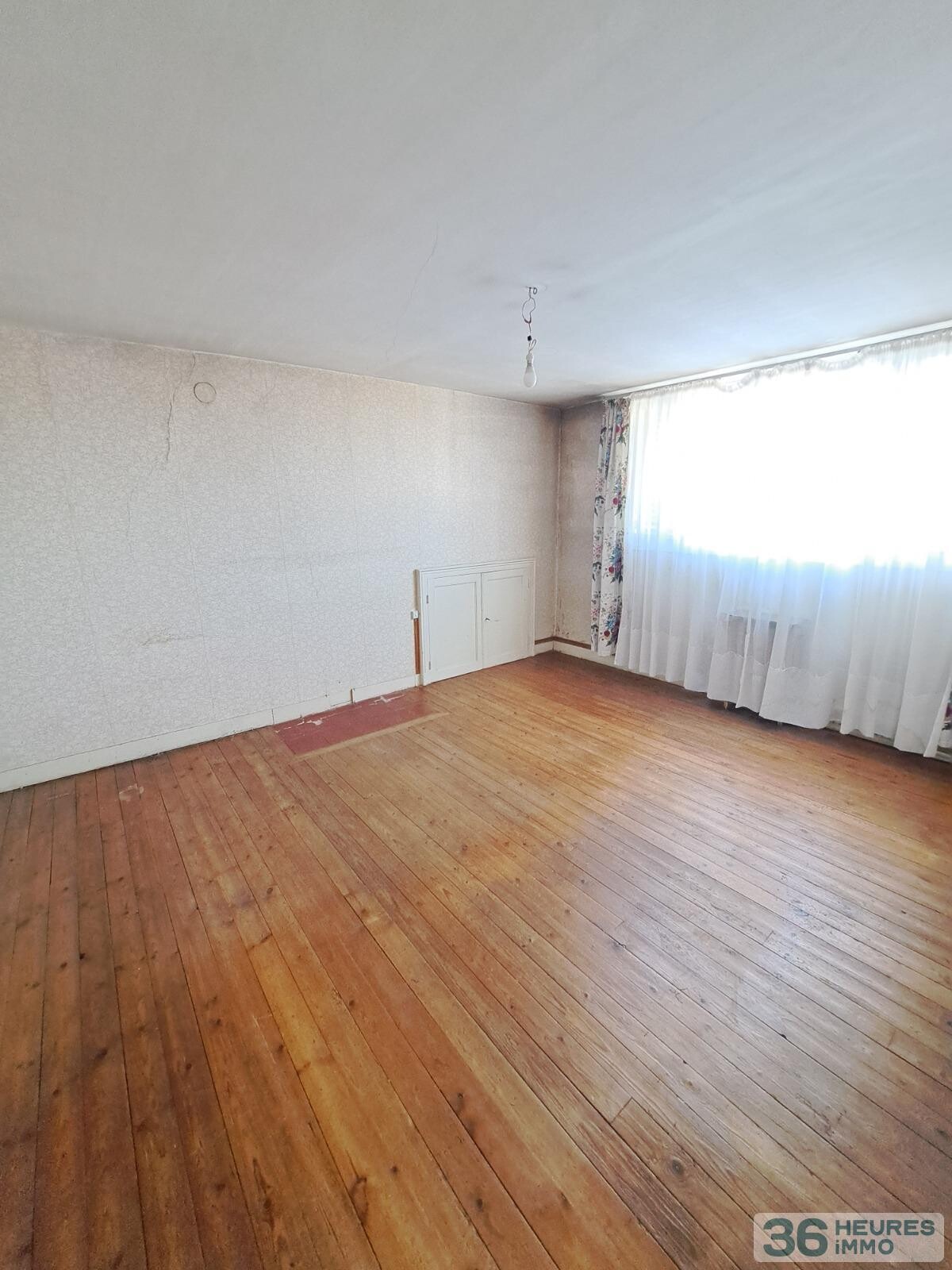 CROIX DE PIERRE - MANCELLE AVEC GRAND GARAGE 