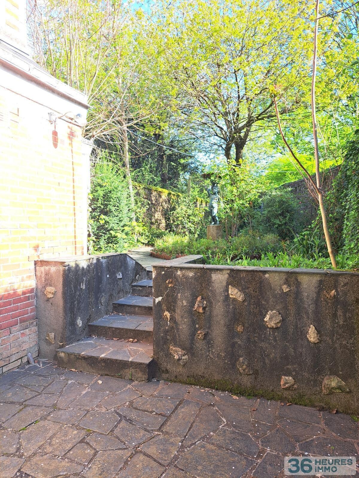 CROIX DE PIERRE - MANCELLE AVEC GRAND GARAGE 