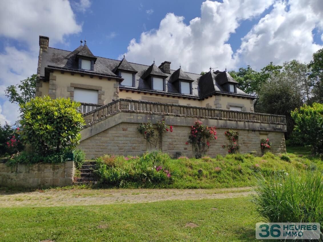 Grande villa au coeur d'un parc boisé