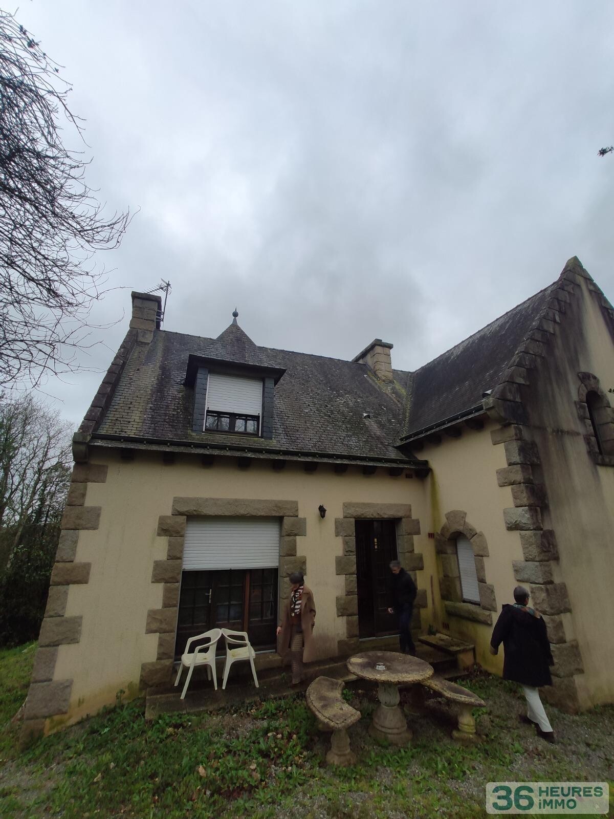 Grande villa au coeur d'un parc boisé