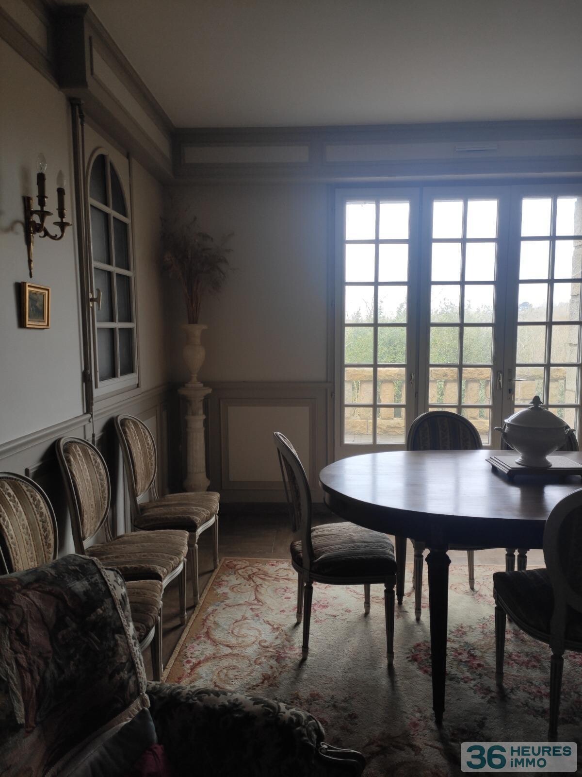 Grande villa au coeur d'un parc boisé