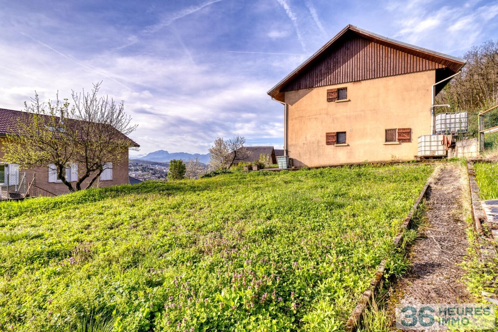 Maison avec grand terrain