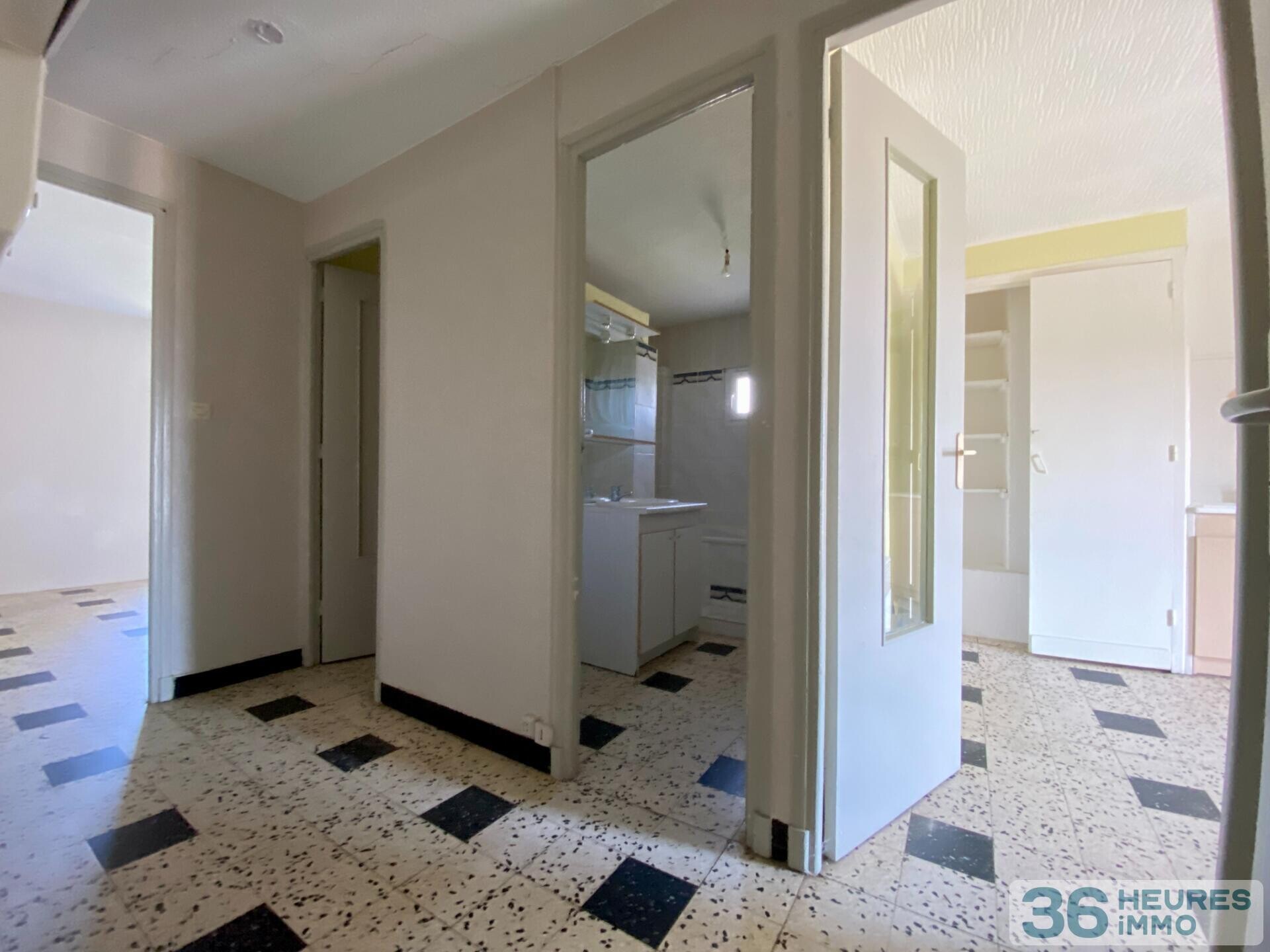 Immeuble à rénover 5 apt + terrain constructible