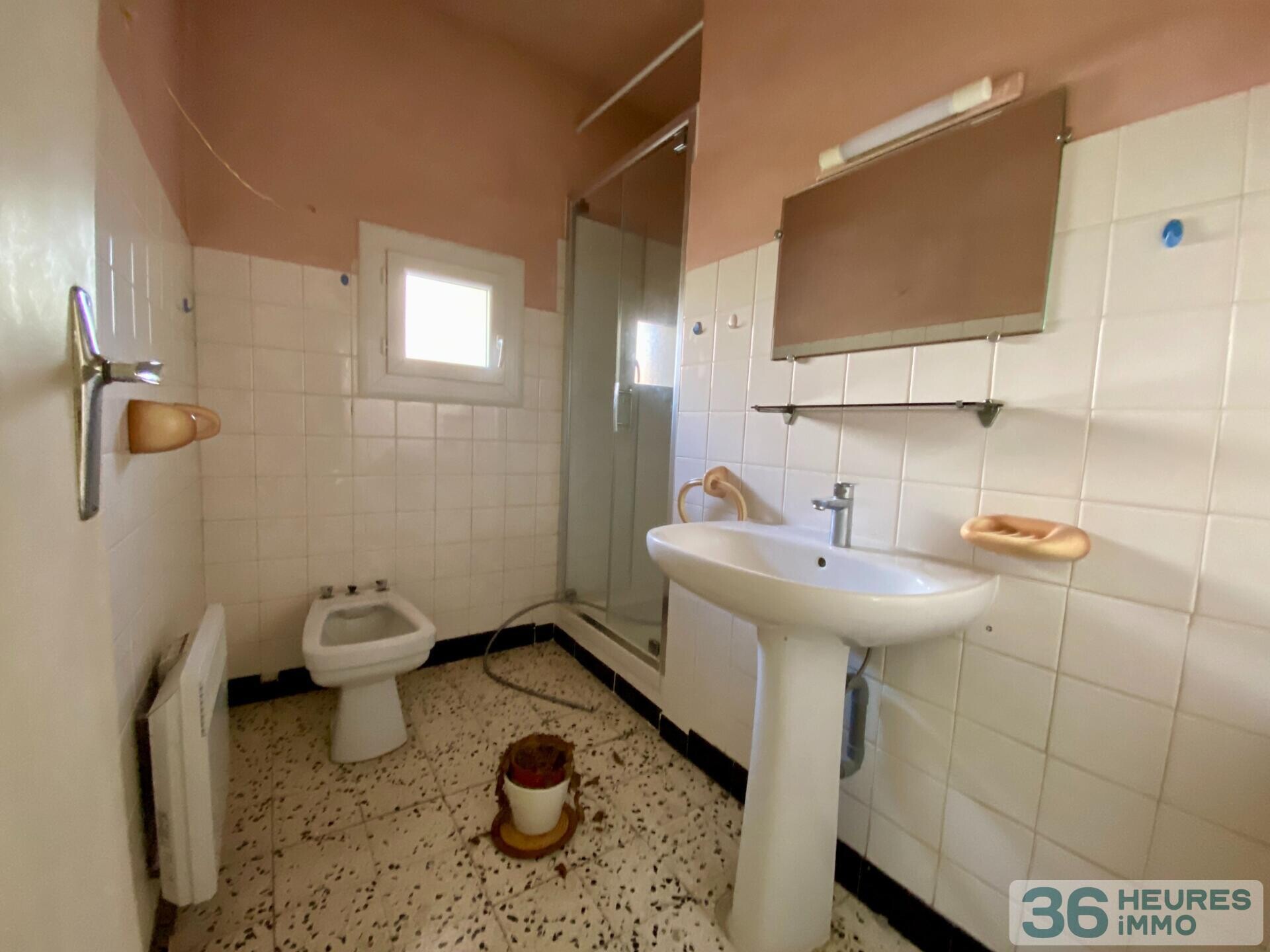 Immeuble à rénover 5 apt + terrain constructible