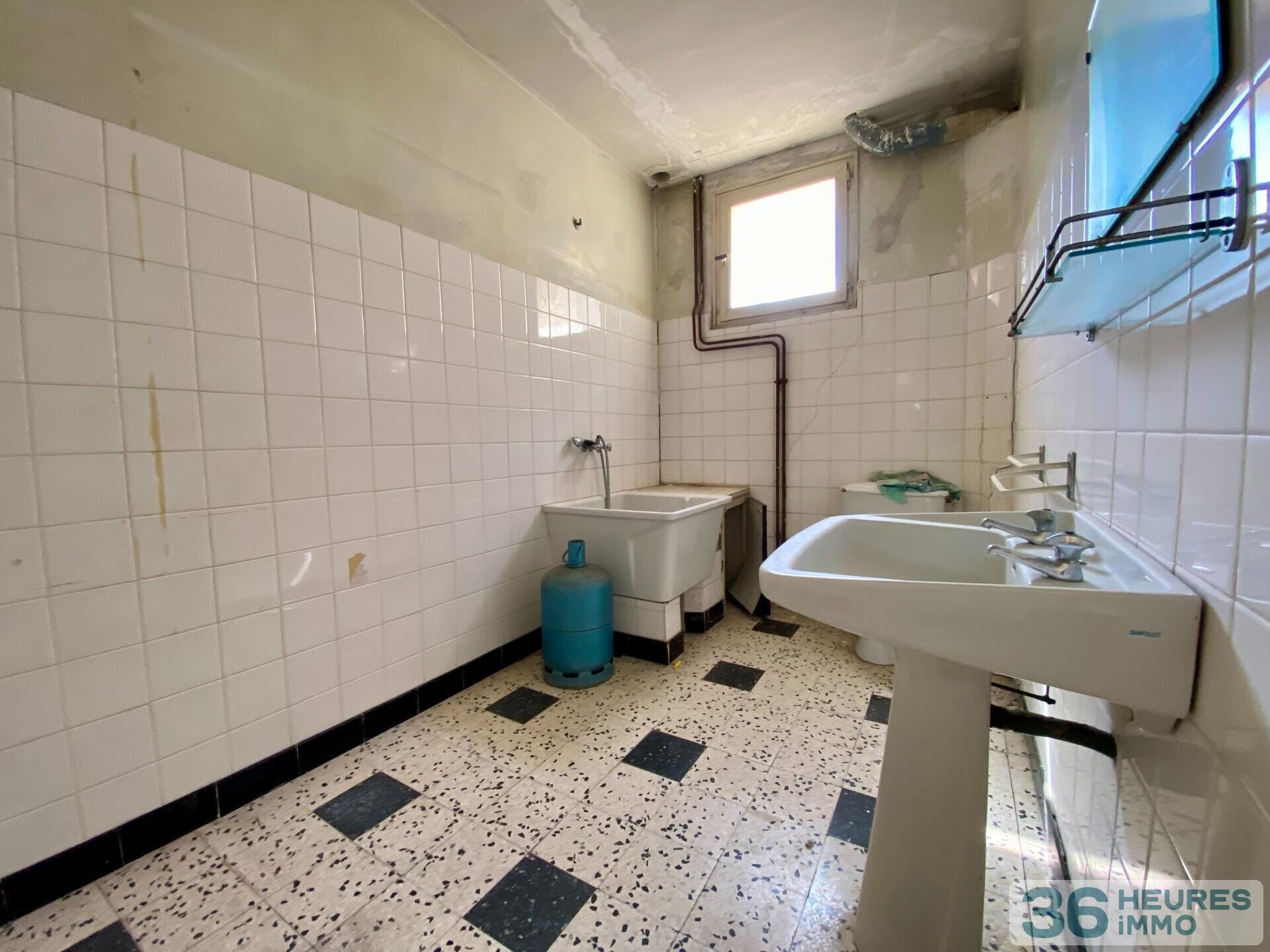 Immeuble à rénover 5 apt + terrain constructible