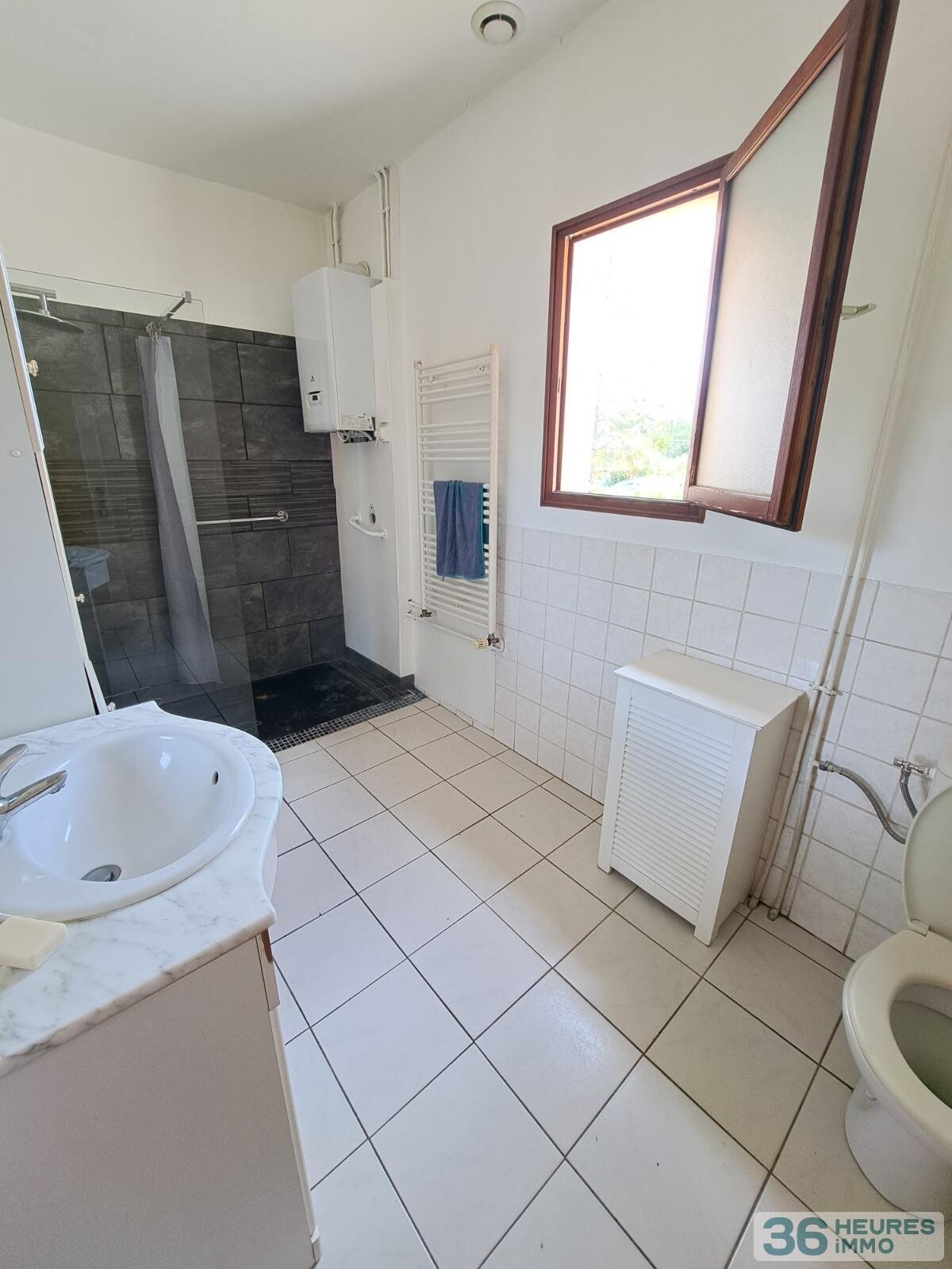 ARNAGE - PLAIN PIED AVEC TERRAIN ET DEPENDANCES