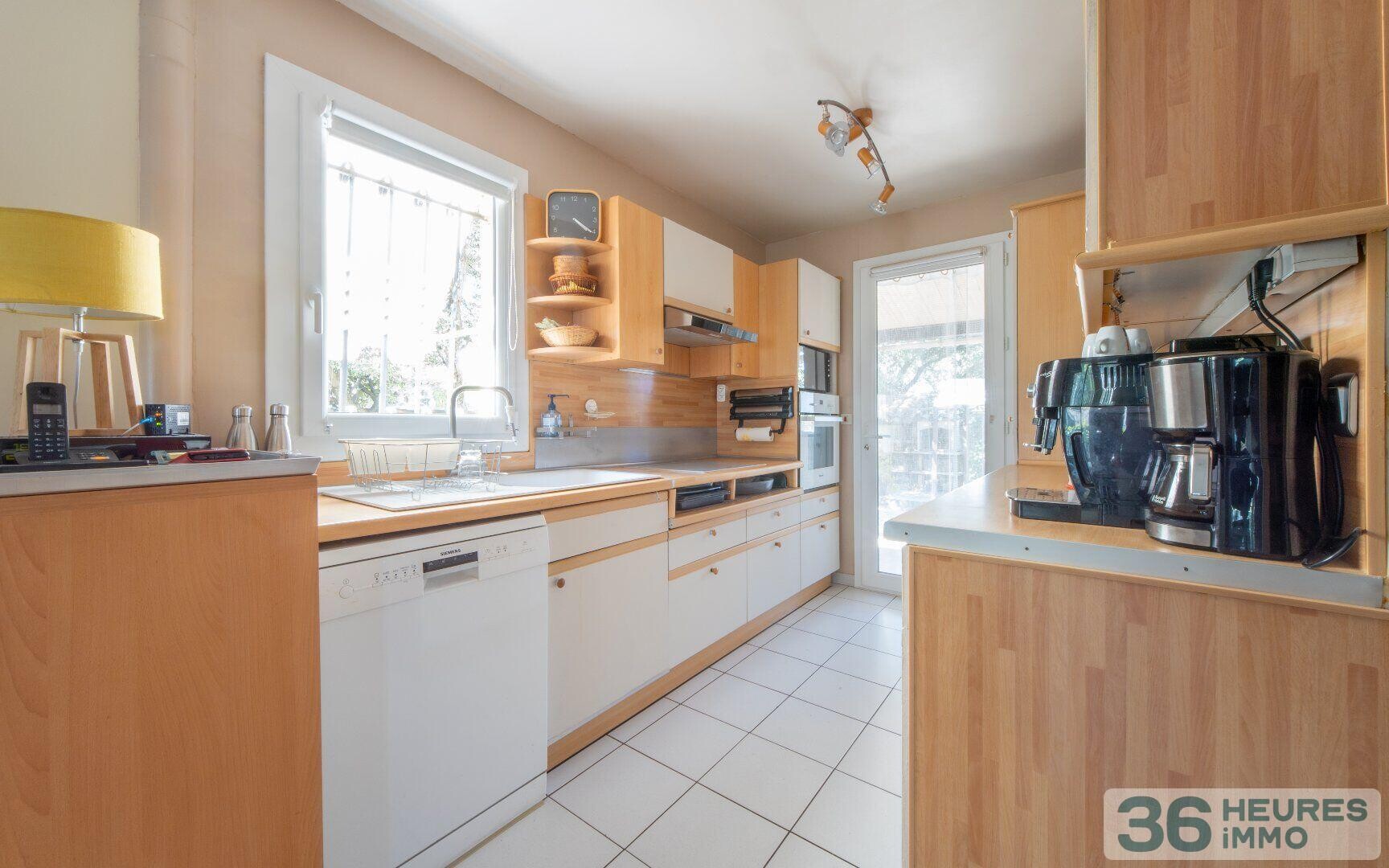 Villa T4 + Studio, contemporaine avec jardin