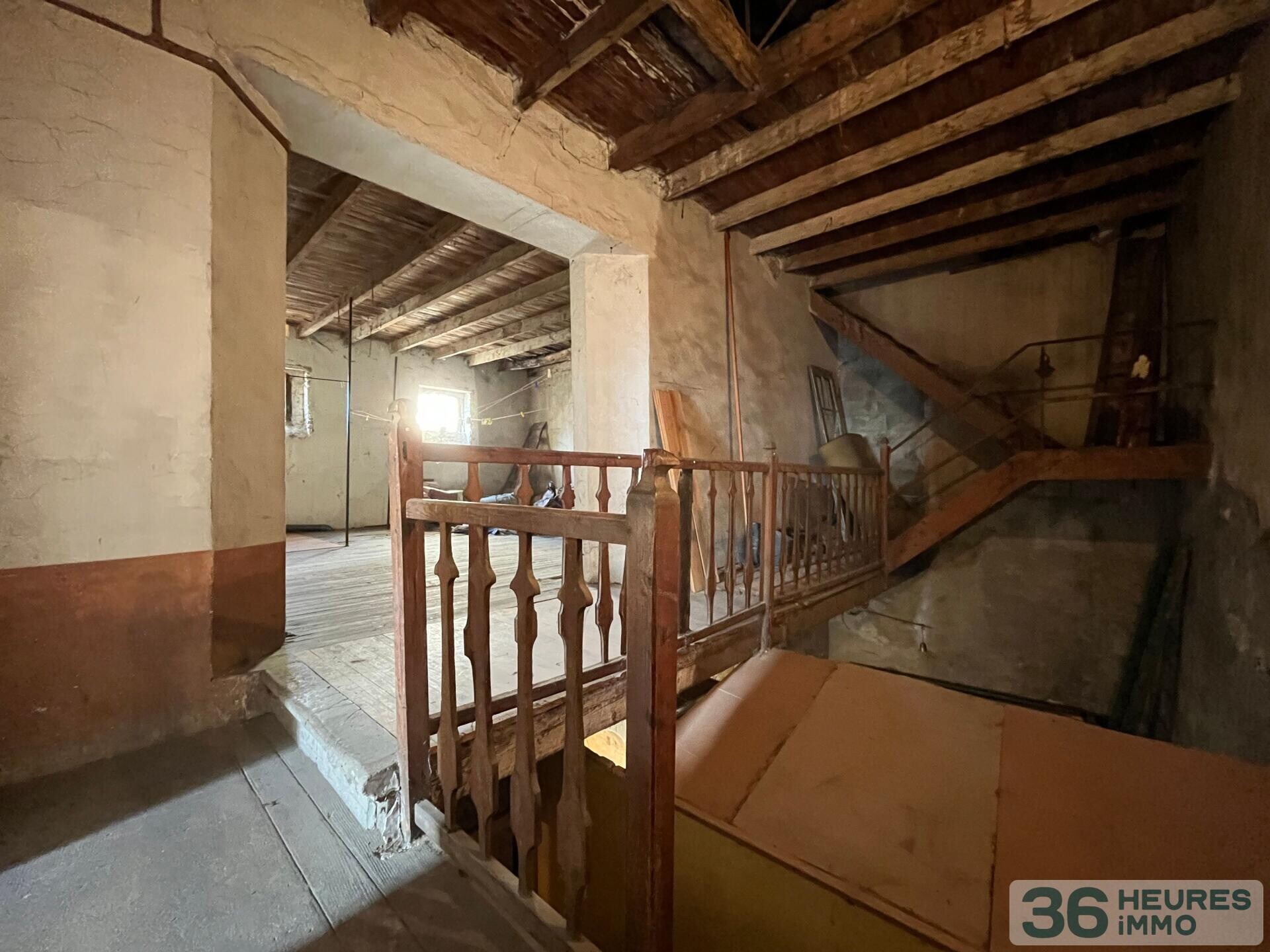 MAISON DE VILLAGE 6 PIÈCES D'ENVIRON 150 M² AVEC TERRASSE