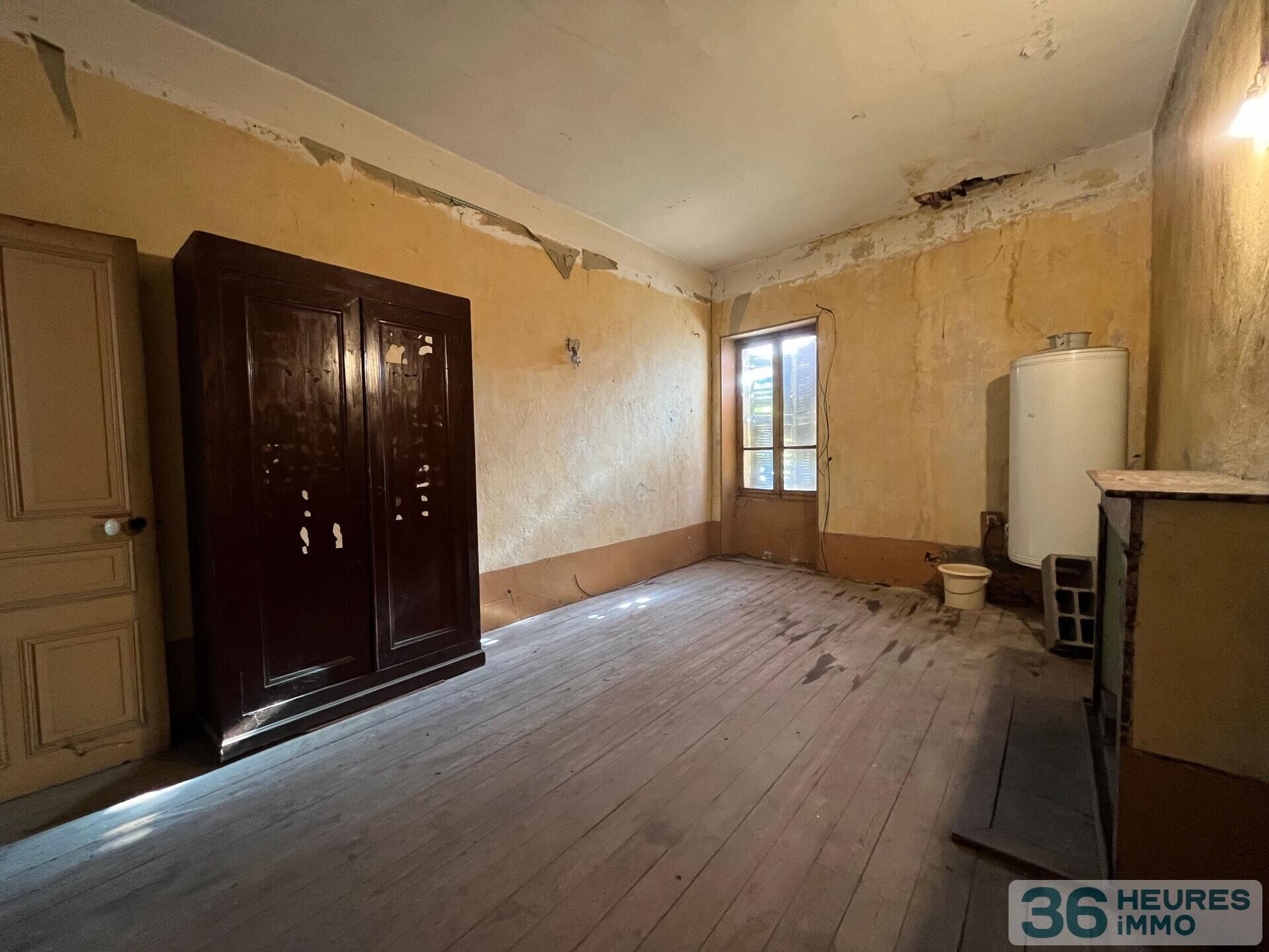 MAISON DE VILLAGE 6 PIÈCES D'ENVIRON 150 M² AVEC TERRASSE