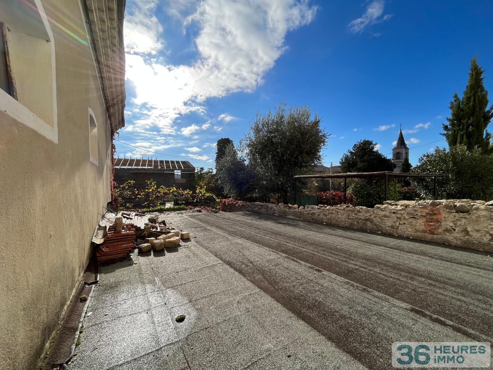 MAISON DE VILLAGE 6 PIÈCES D'ENVIRON 150 M² AVEC TERRASSE