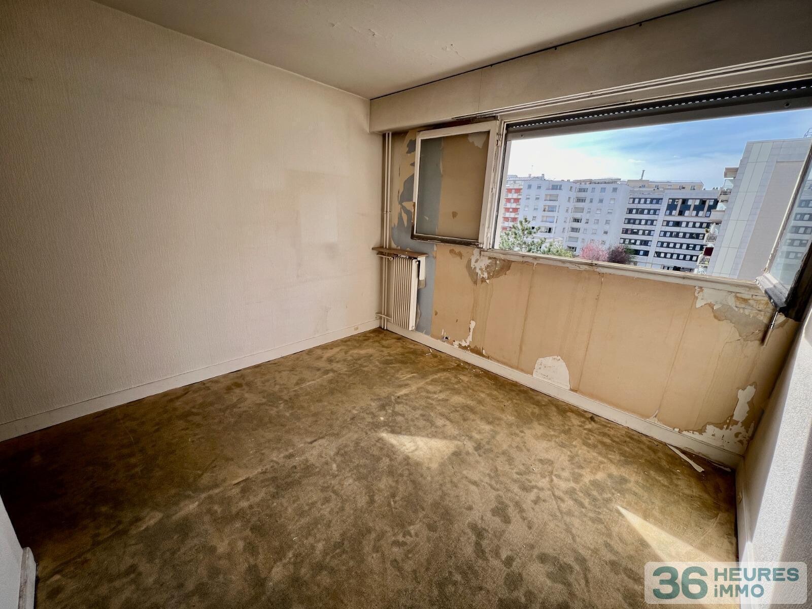 Quartier Coeur de Ville - 3 Pièces à rénover avec balcon + cave + parking + box