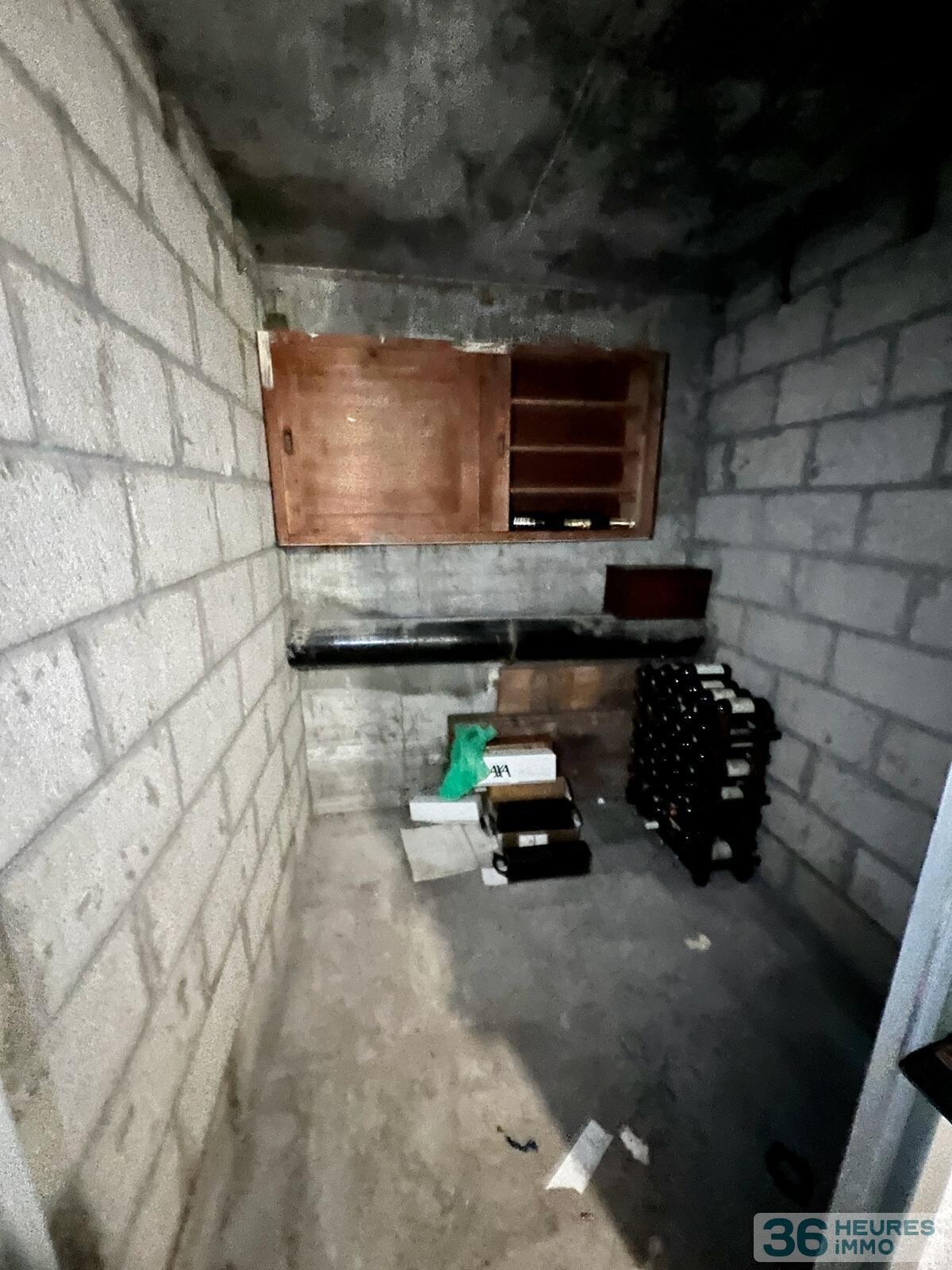 Quartier Coeur de Ville - 3 Pièces à rénover avec balcon + cave + parking + box