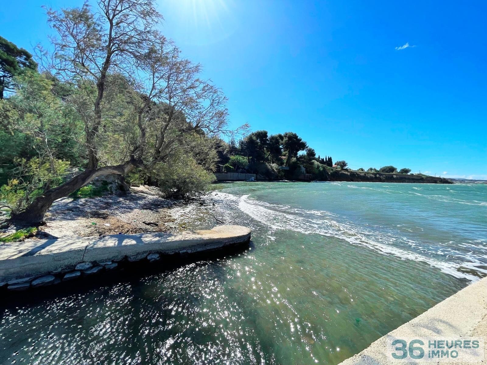 Maison de 8 pièces, dépendances et petit port privé
