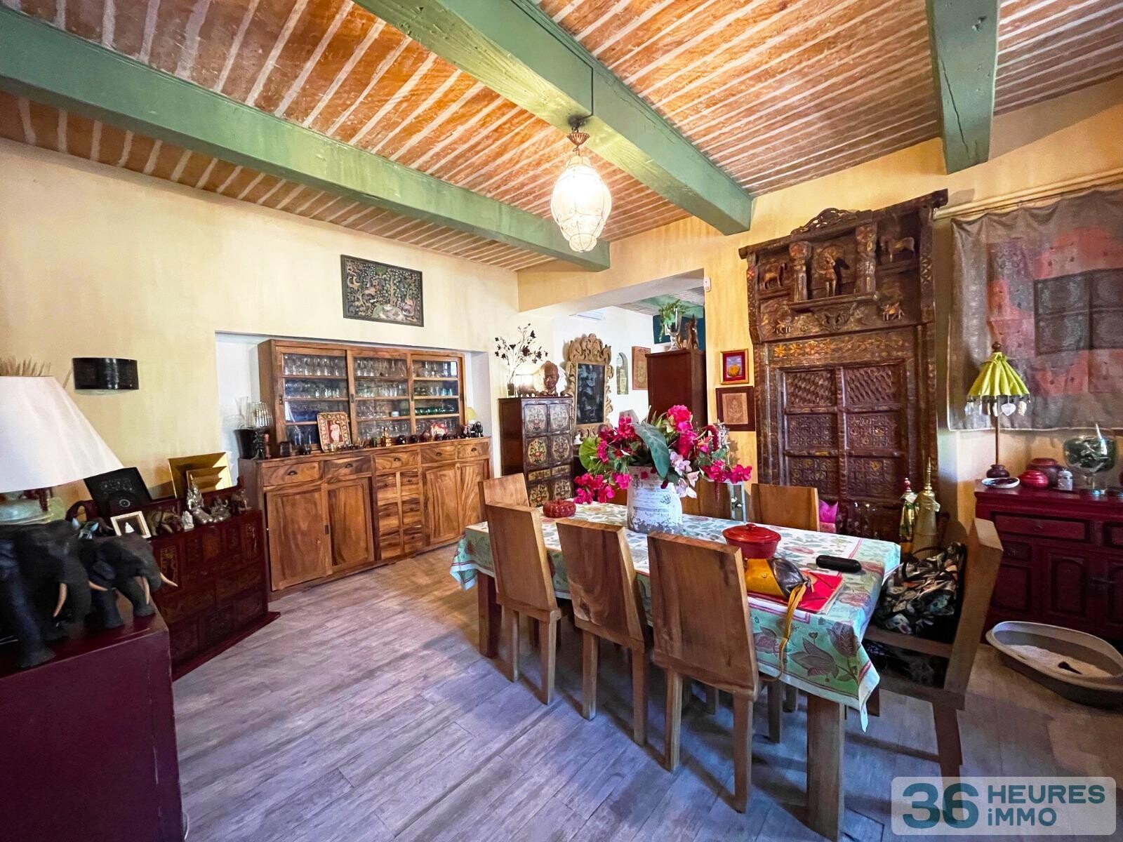 Maison de 8 pièces, dépendances et petit port privé