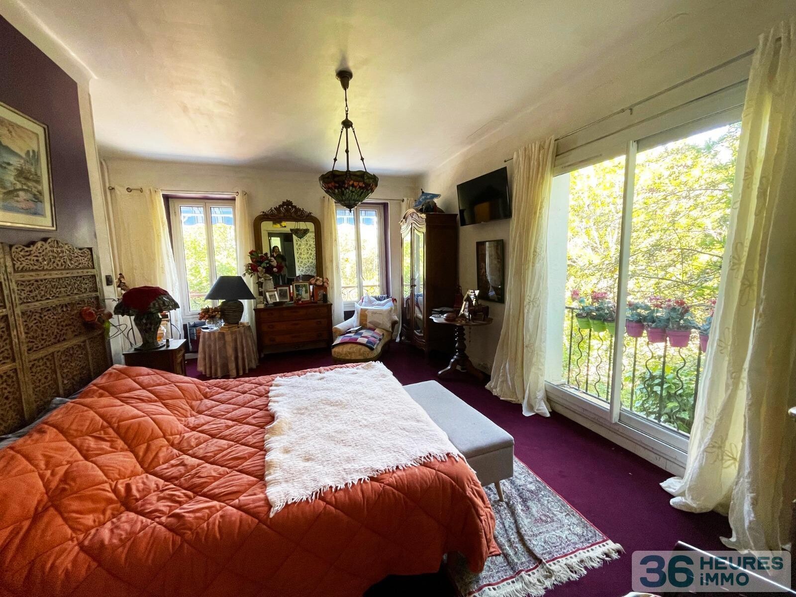 Maison de 8 pièces, dépendances et petit port privé