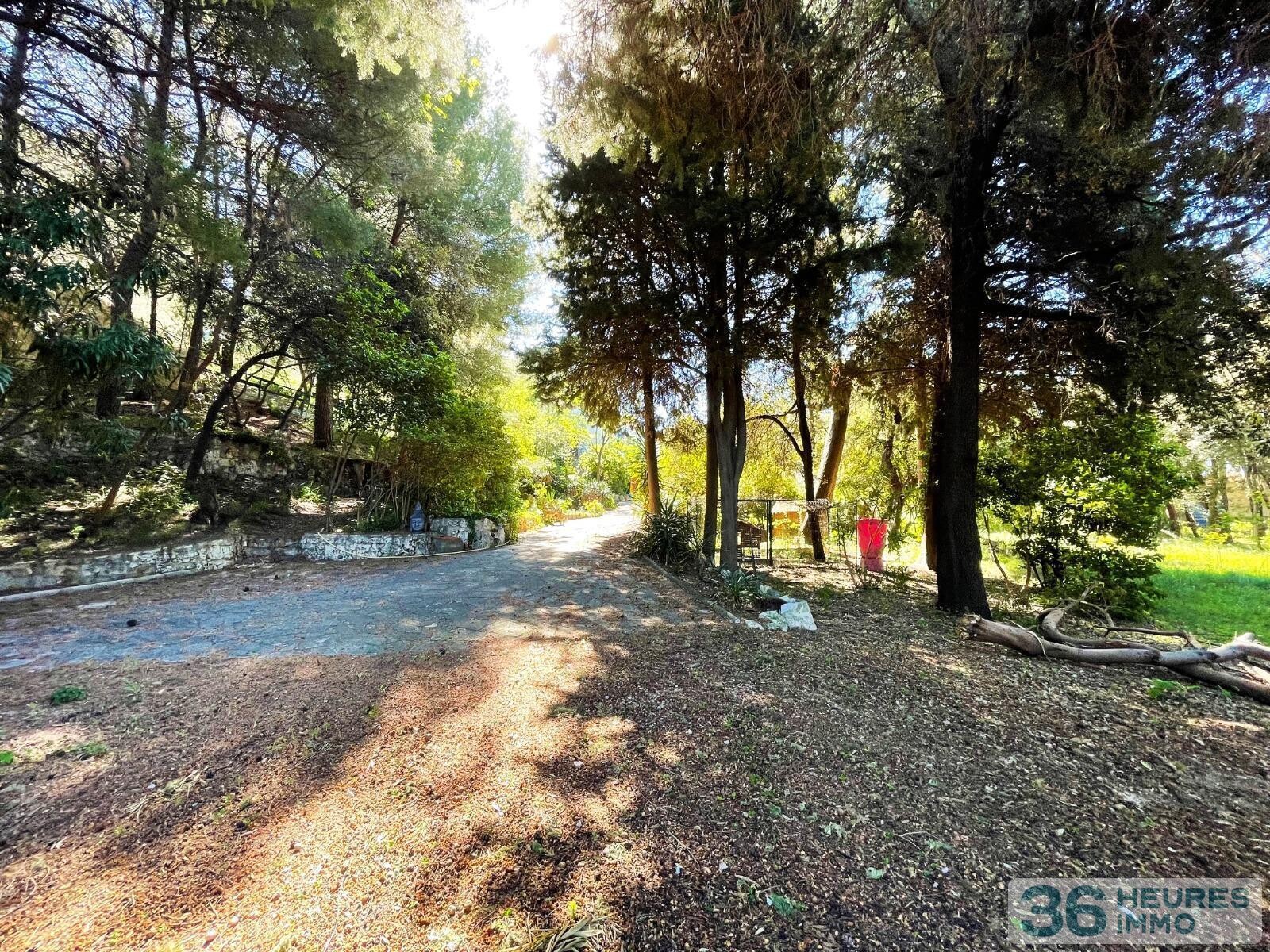 Maison de 8 pièces, dépendances et petit port privé