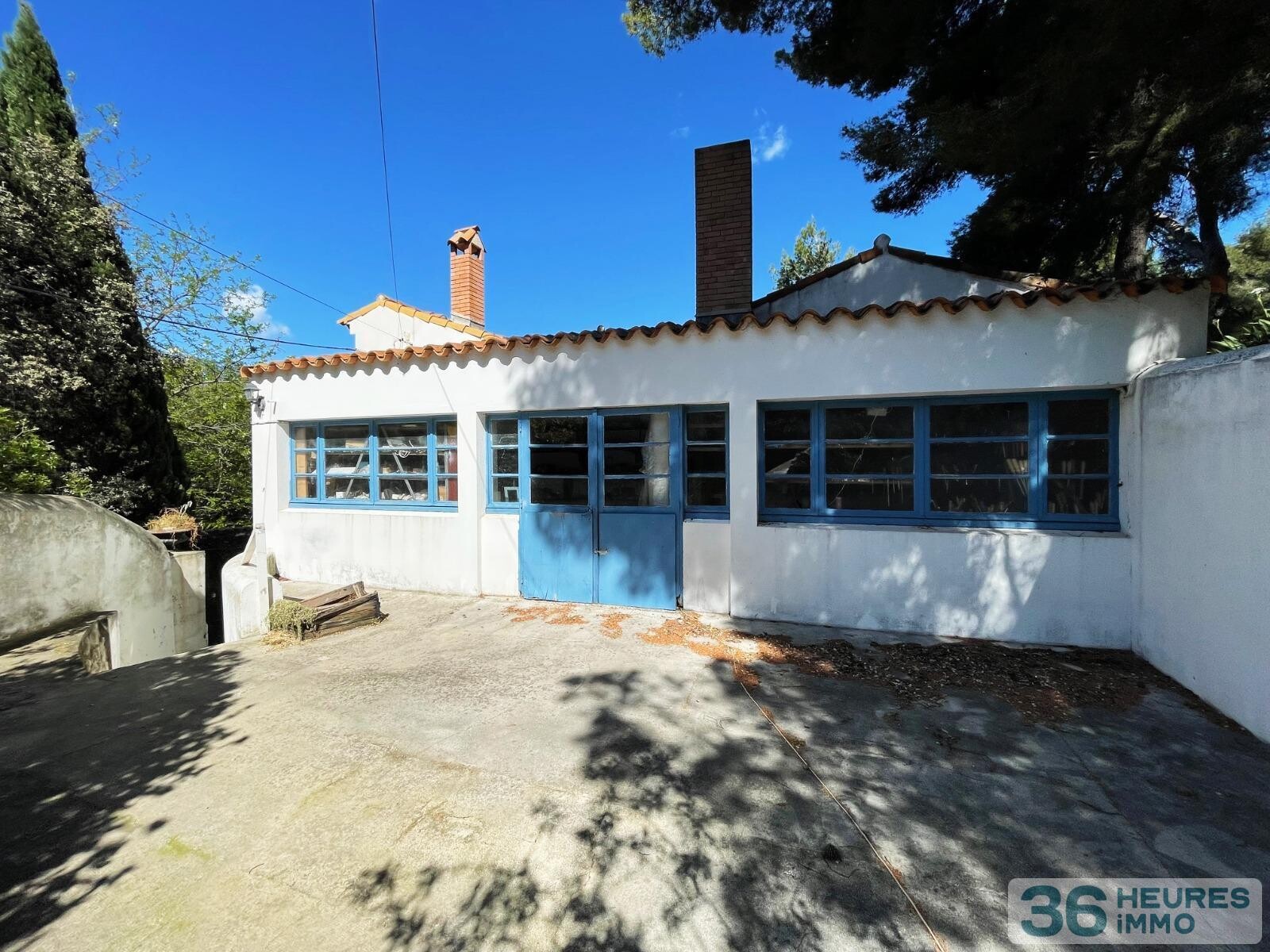 Maison de 8 pièces, dépendances et petit port privé