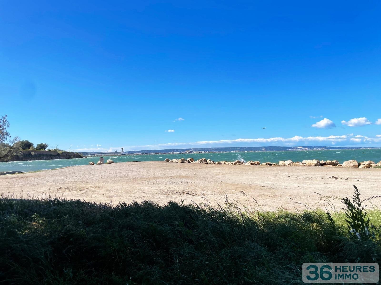 Maison de 8 pièces, dépendances et petit port privé