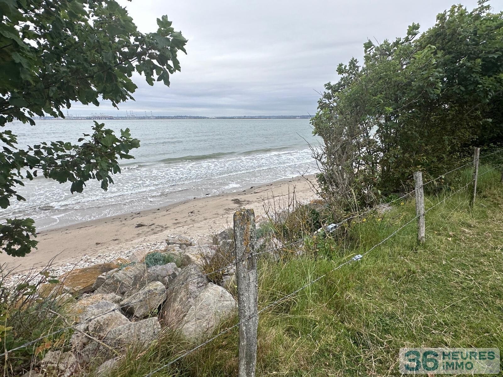 SITUATION EXCEPTIONNELLE MAISON AVEC ACCES DIRECT PLAGE