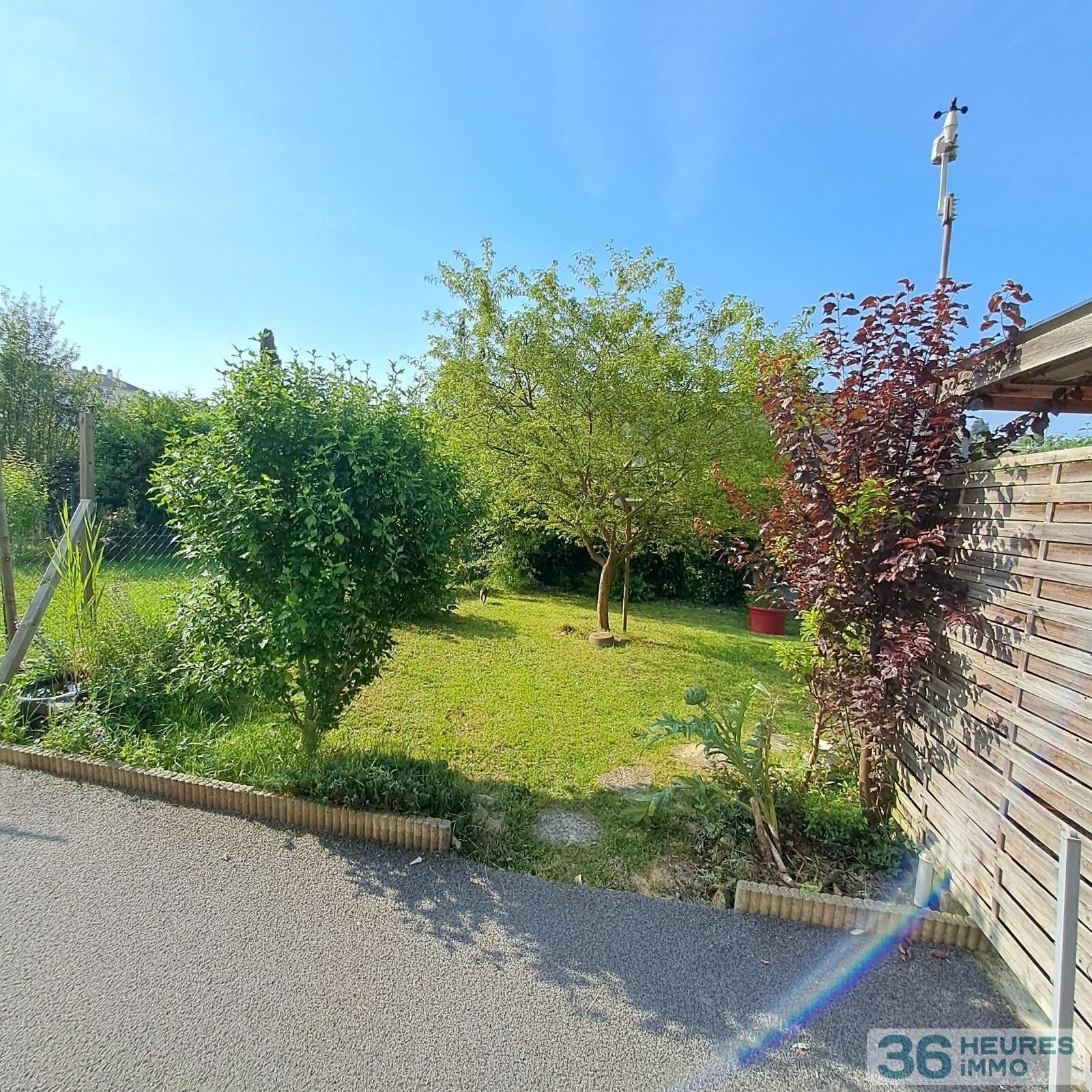 QUARTIER PREMARTINE - RUE CALME - SEMI MITOYENNE - 3 CHAMBRES - JARDIN ET GARAGE 