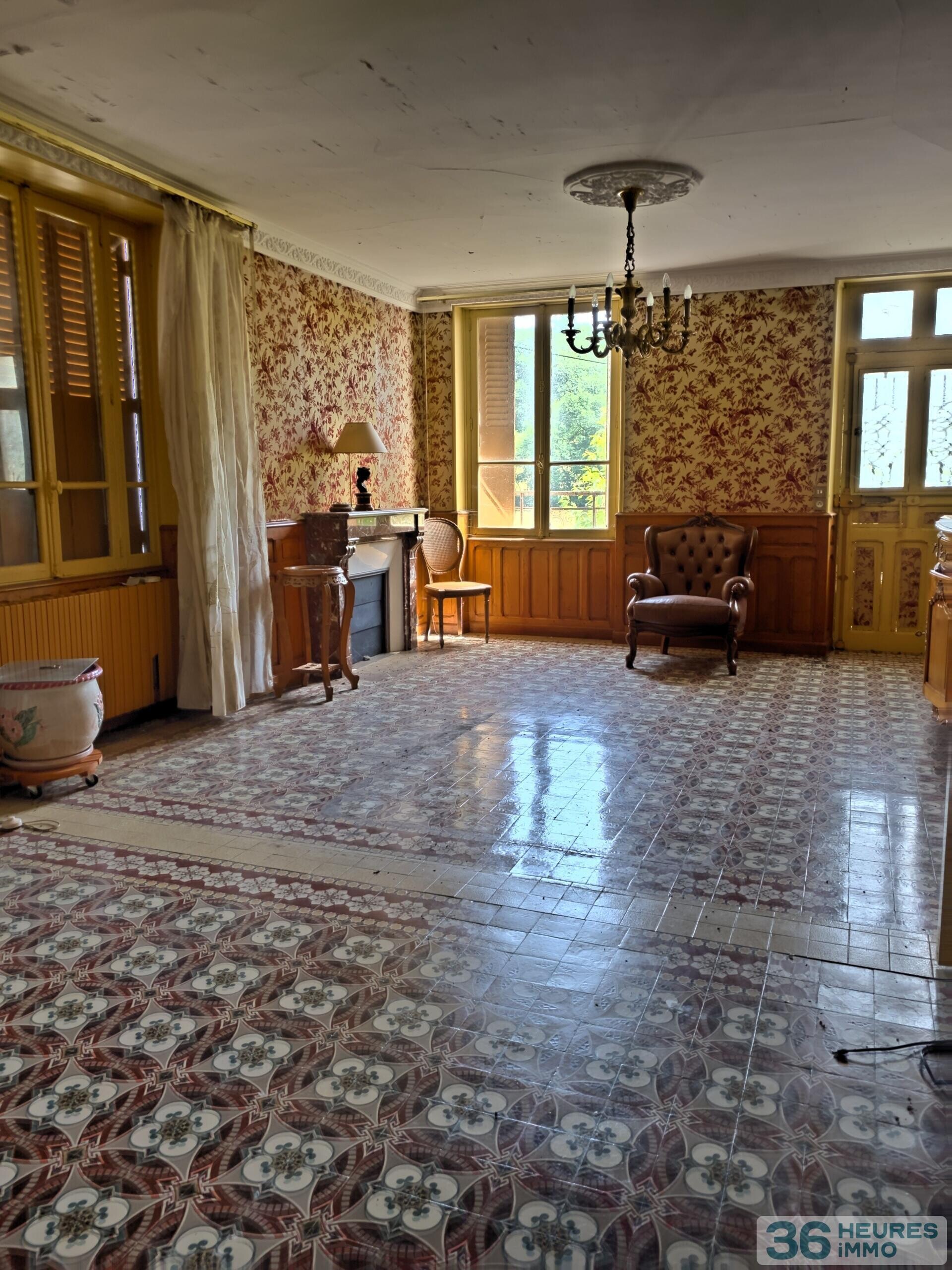 A VENDRE -DEMEURE AVEC VASTES DEPENDANCES-SAINT GERMAIN DES CHAMPS