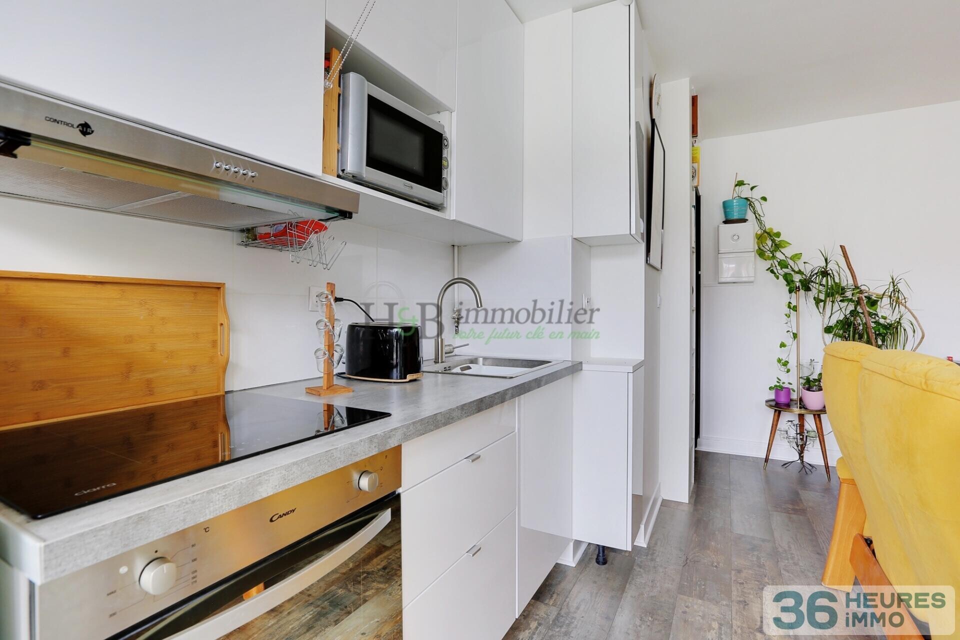 Deux pièces avec balcon ensoleillé