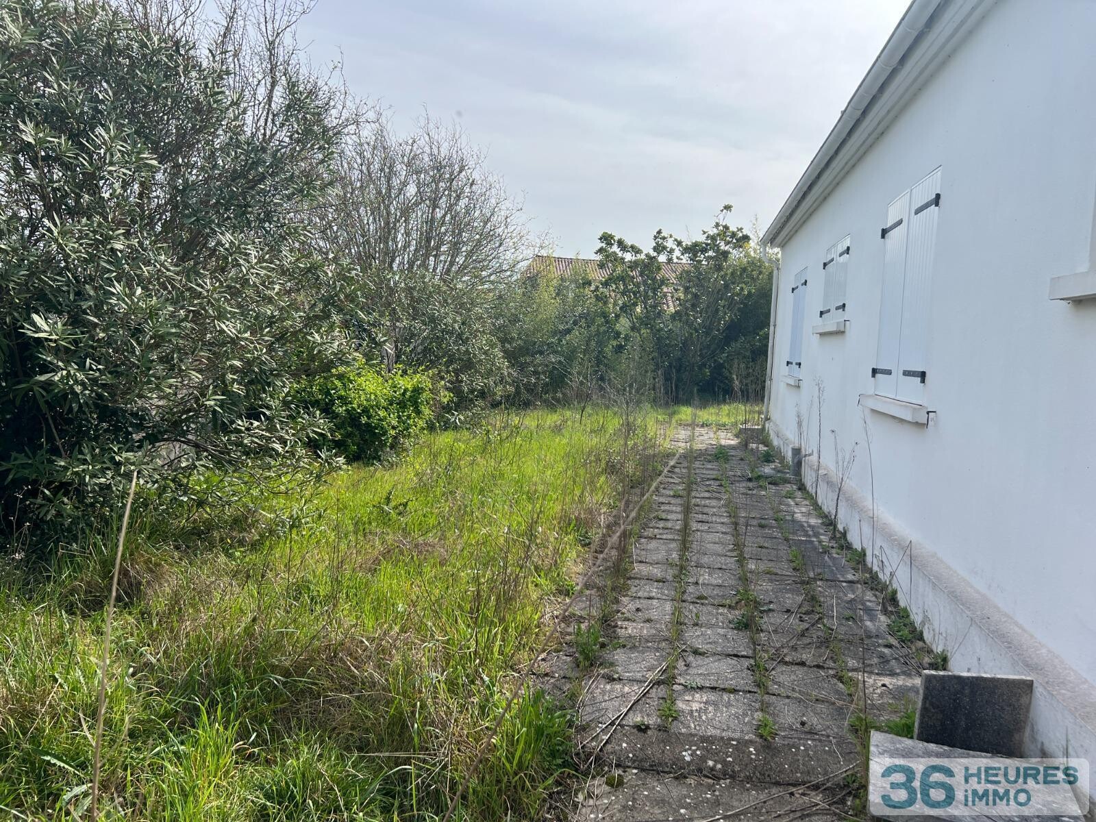 Maison avec terrain constructible de 1392 m2