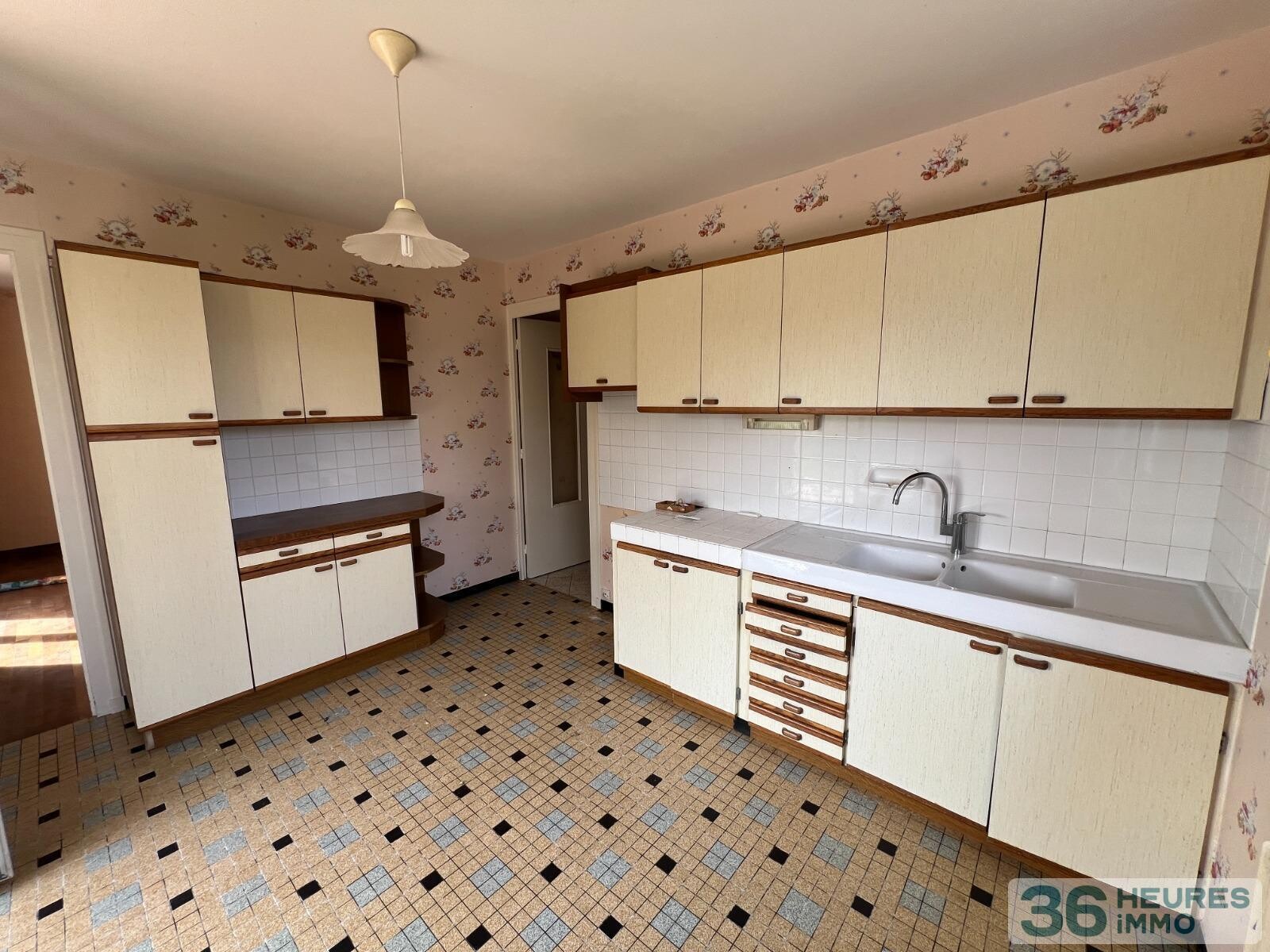 Maison avec terrain constructible de 1392 m2