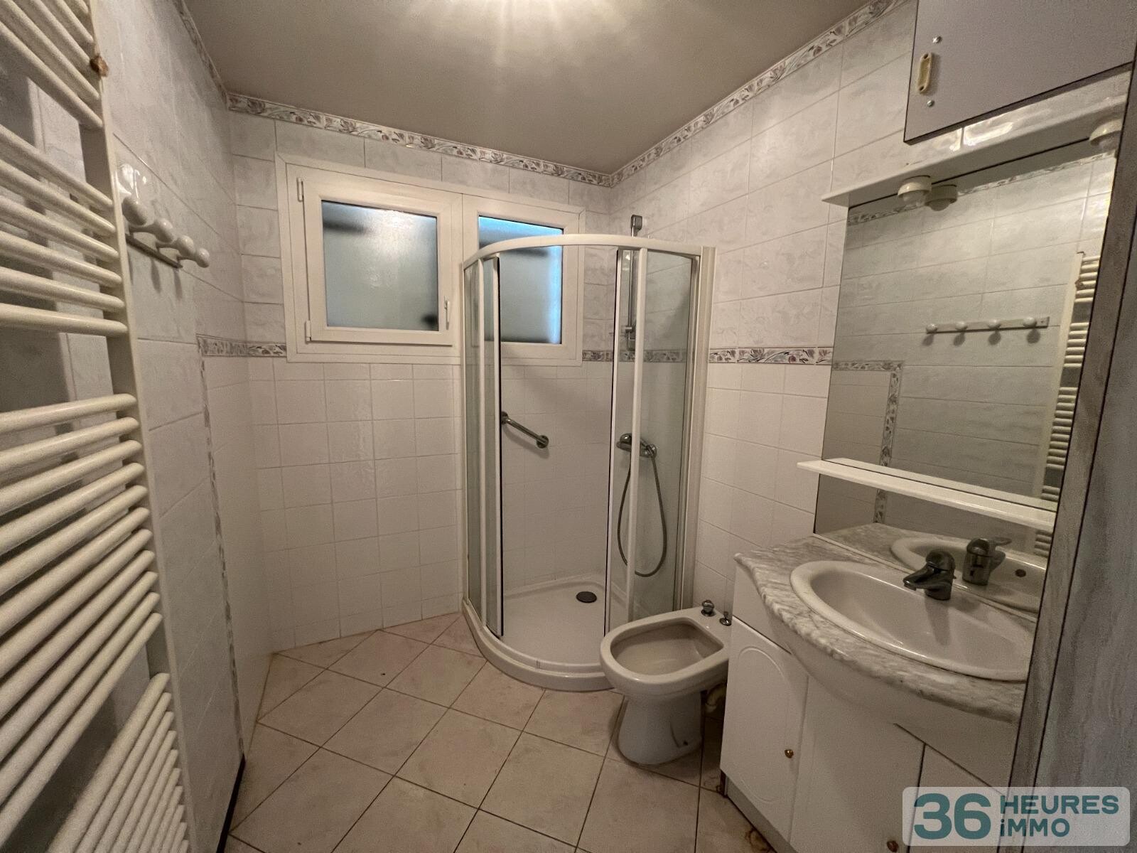 Maison avec terrain constructible de 1392 m2