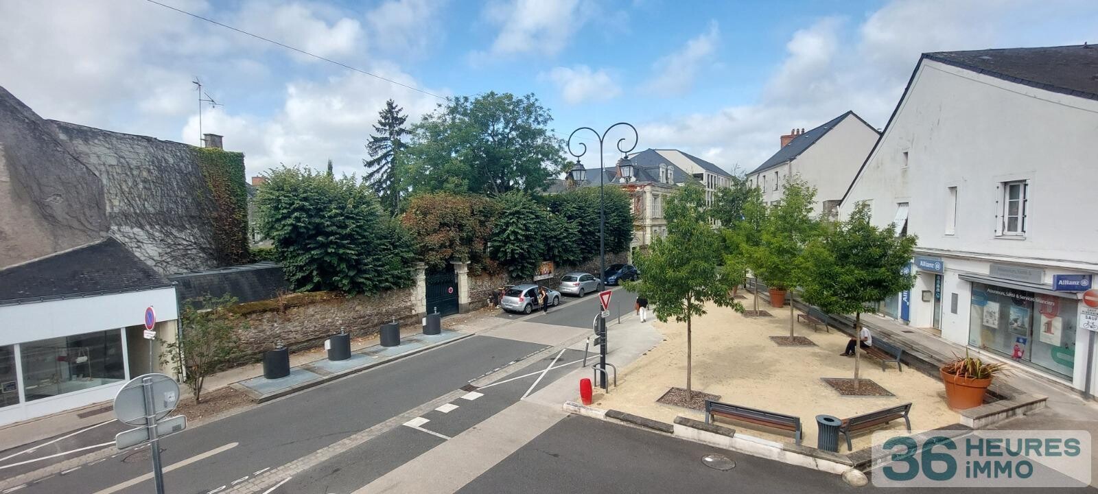 VENTE MAISON DE BOURG AVEC GRAND GARAGE ET COUR 