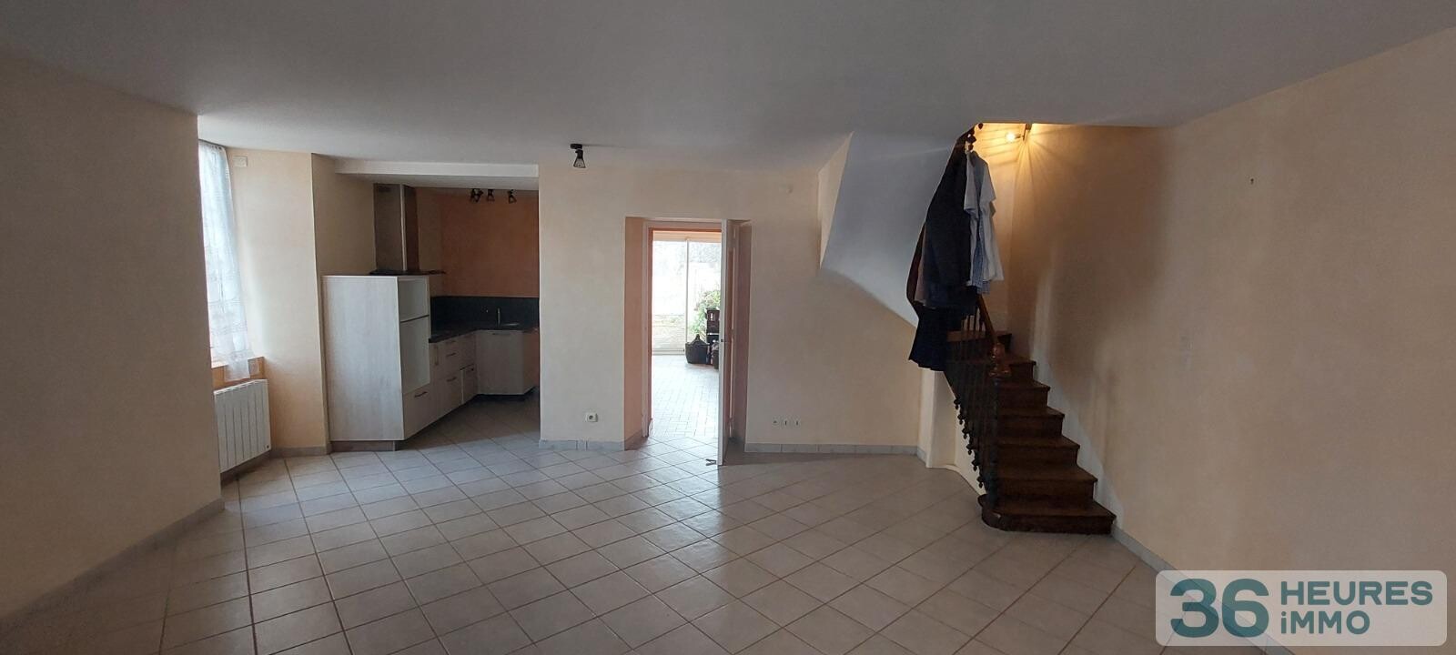 VENTE MAISON DE BOURG AVEC GRAND GARAGE ET COUR 