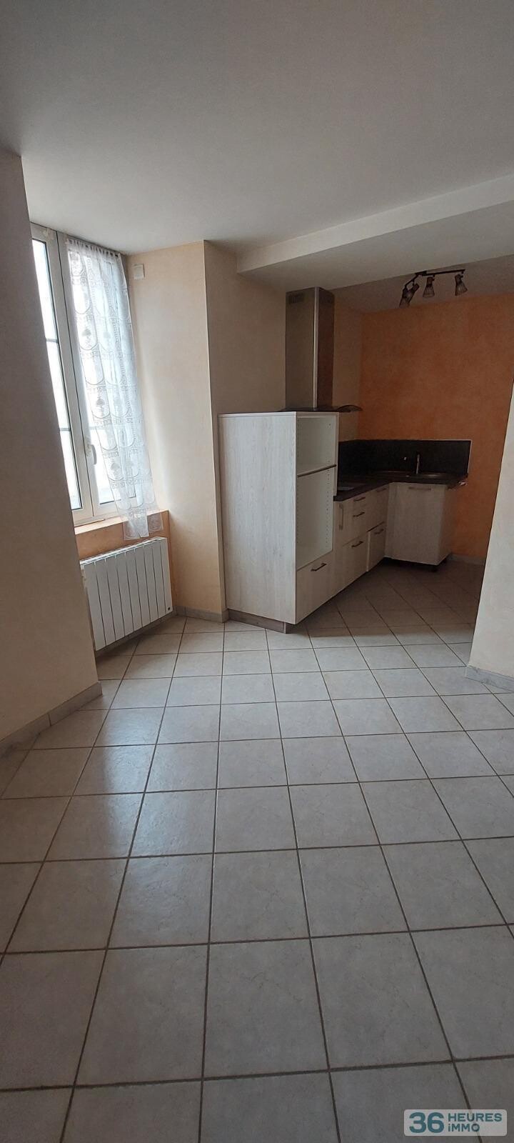 VENTE MAISON DE BOURG AVEC GRAND GARAGE ET COUR 