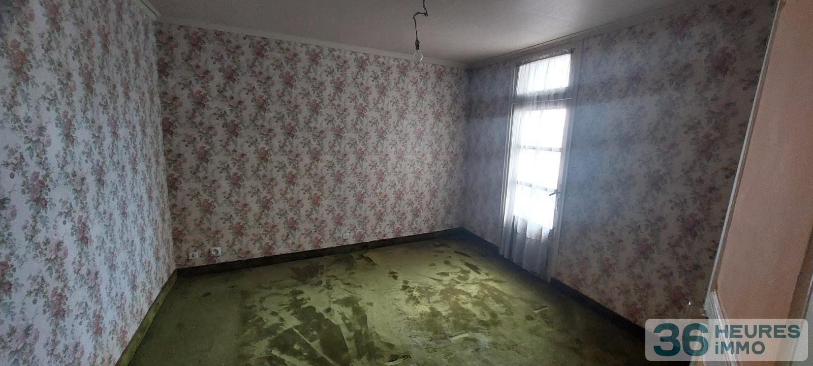 VENTE MAISON DE BOURG AVEC GRAND GARAGE ET COUR 