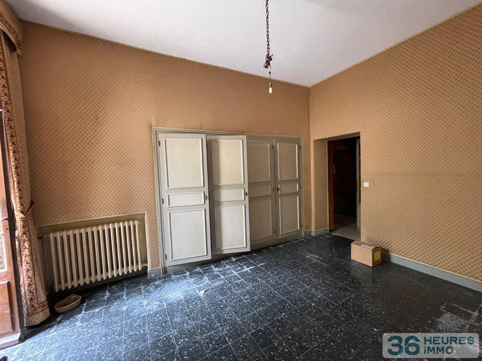  MAISON DE VILLE DE 358M2 SUR 402 M2 DE TERRAIN