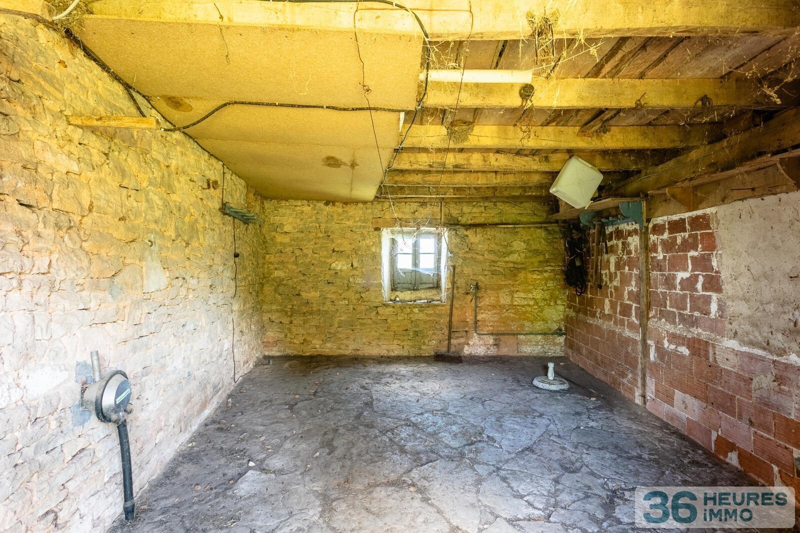 MAISON D'HABITATION ET GRANGE