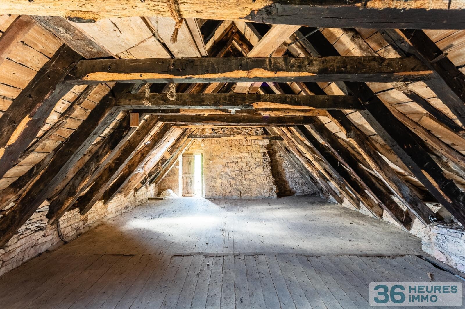 MAISON D'HABITATION ET GRANGE