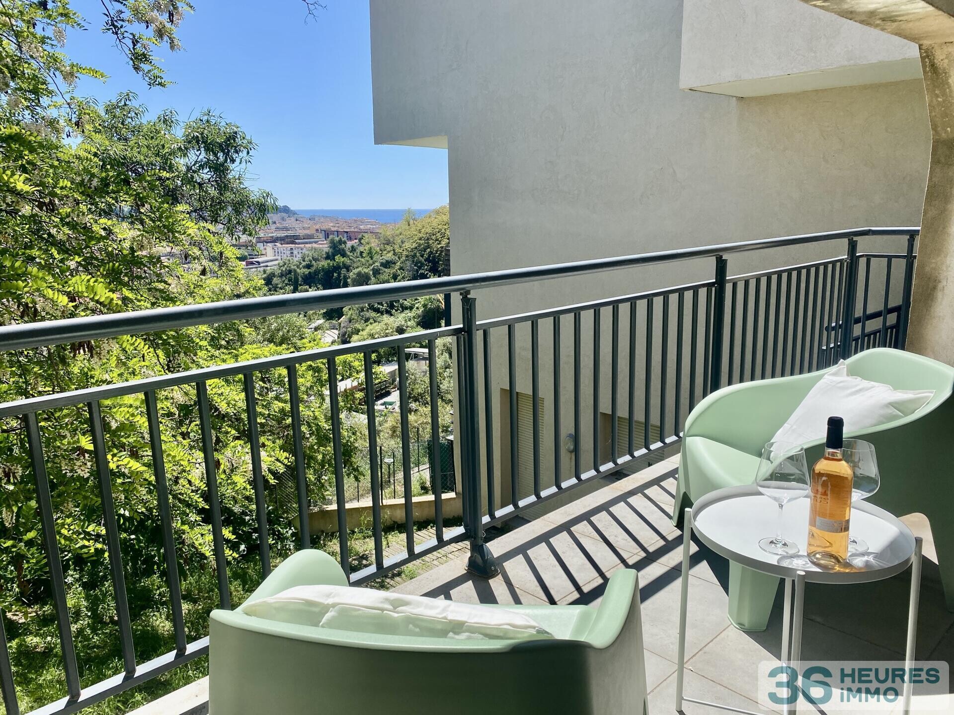 2p avec terrasse et parking privatif