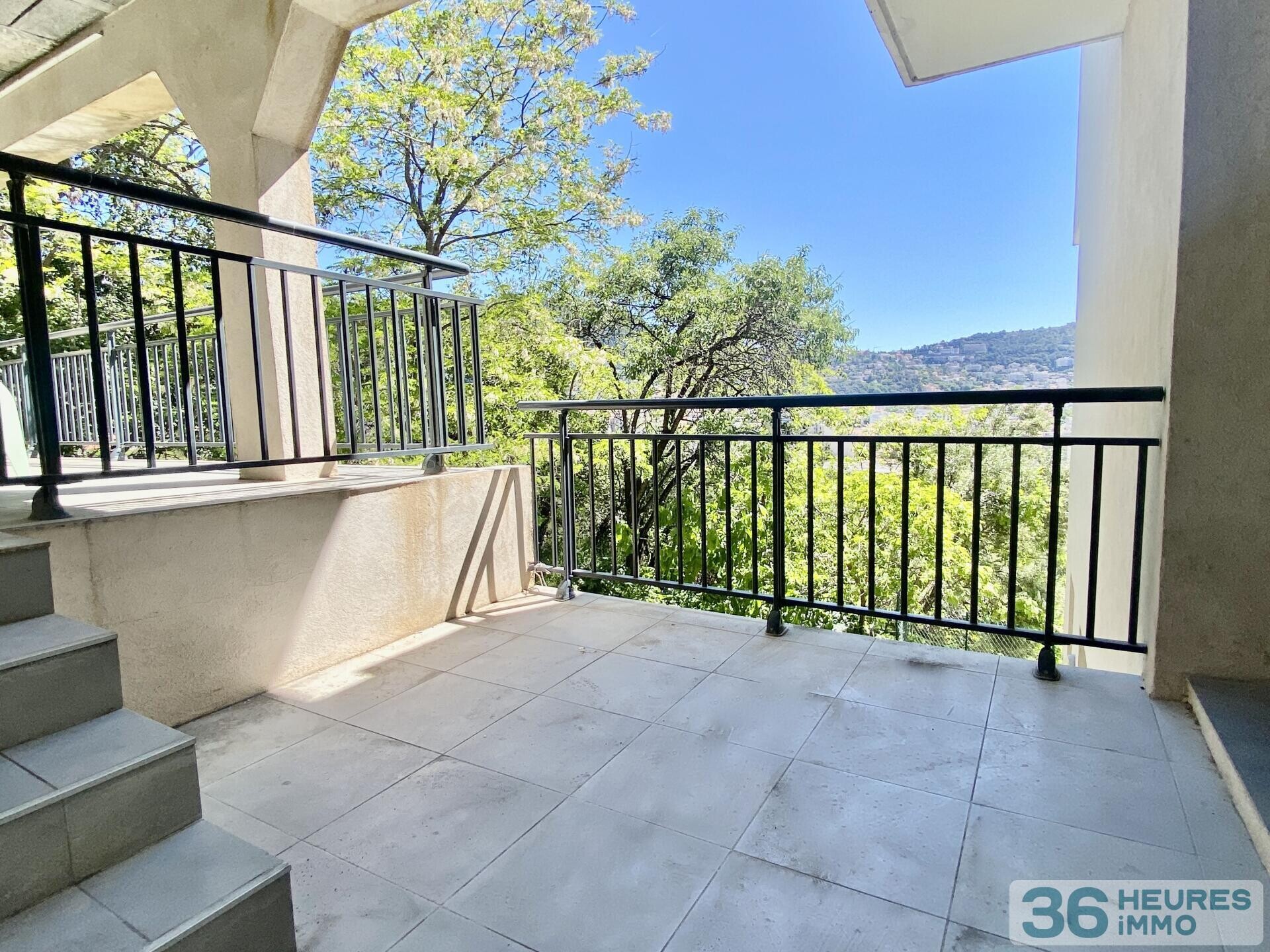 2p avec terrasse et parking privatif