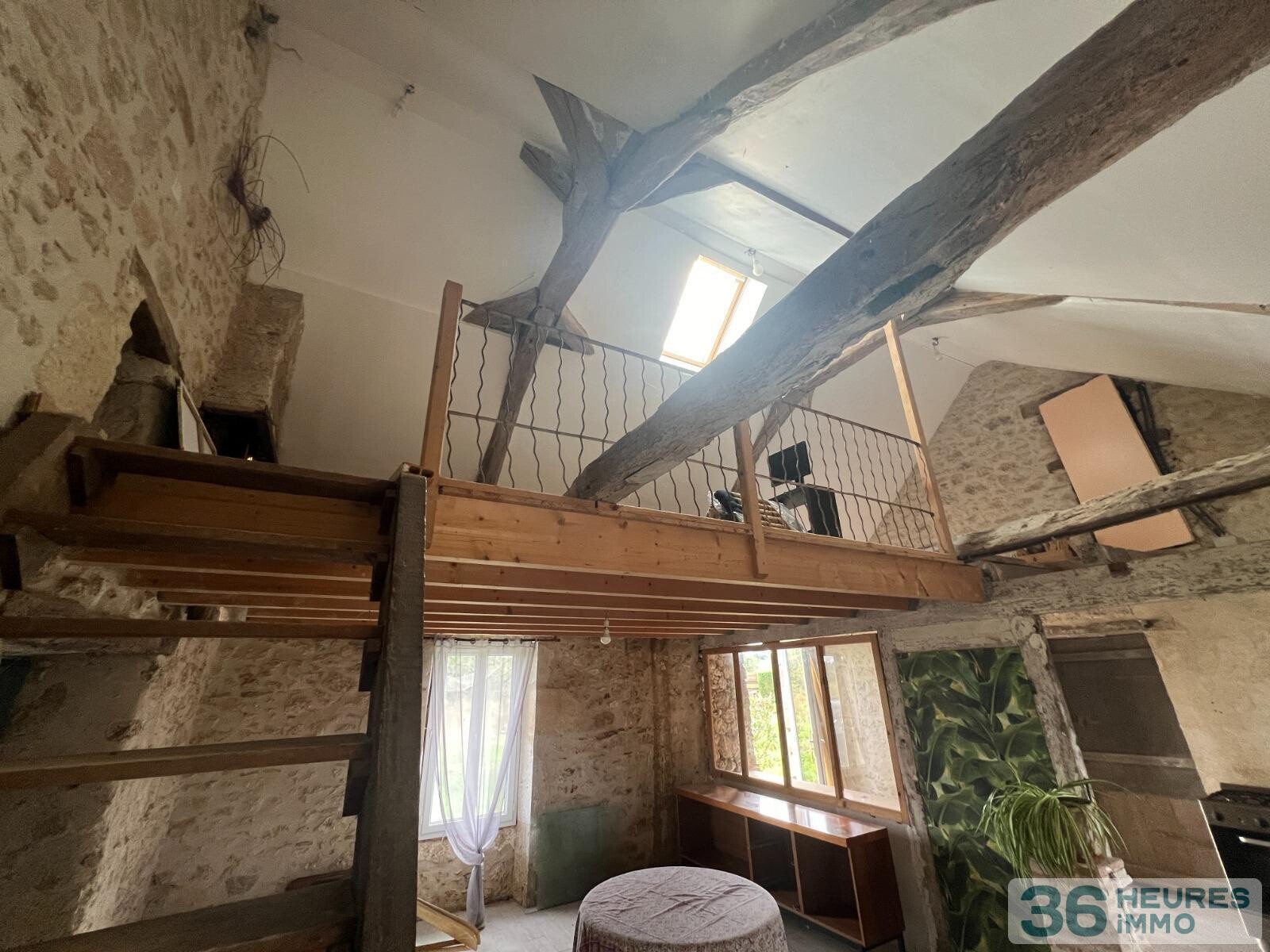 MAISON EN PIERRES AVEC GRANGES