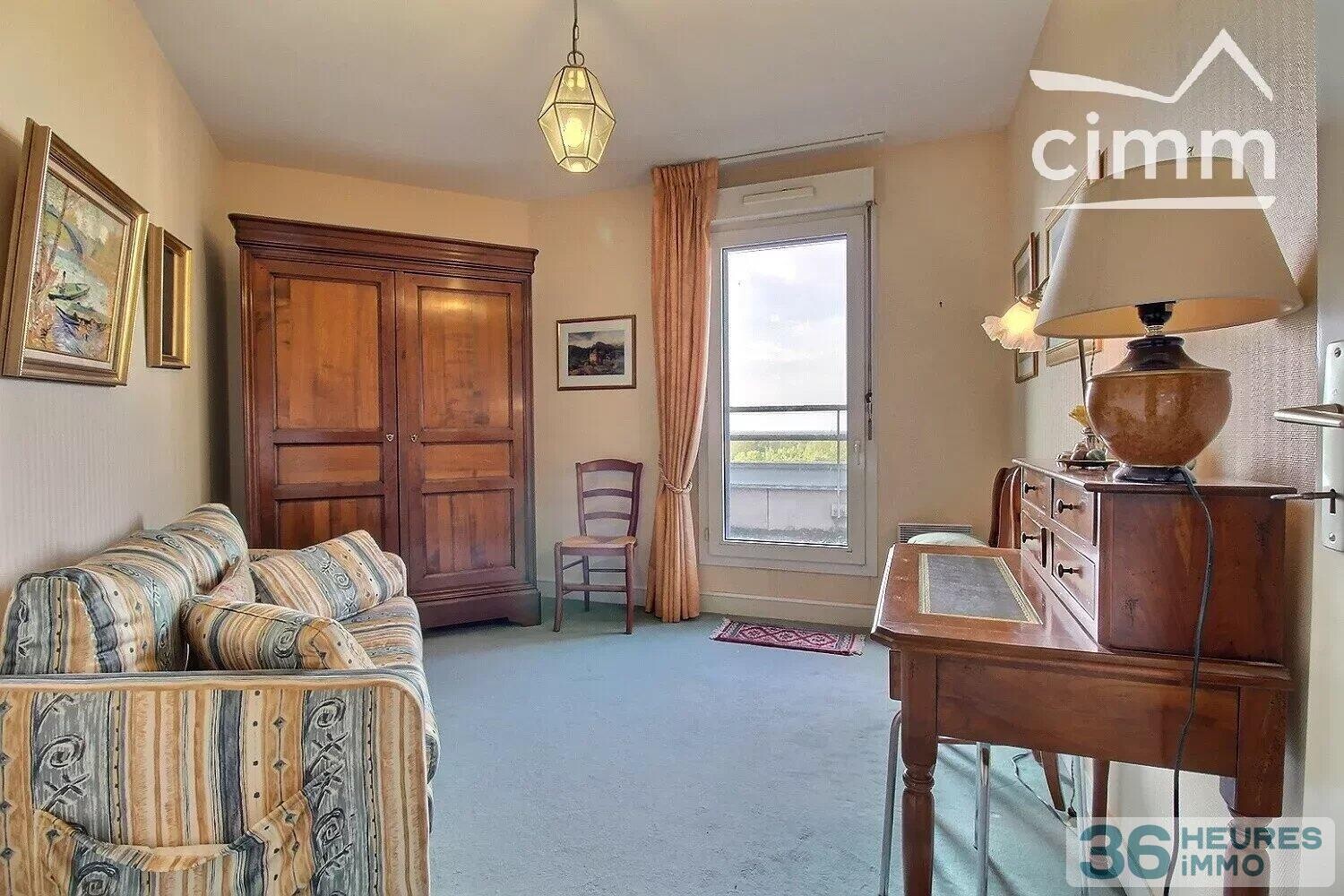 Bel appartement T3 dernier étage vue sur Loire Résidence Le Belvédère