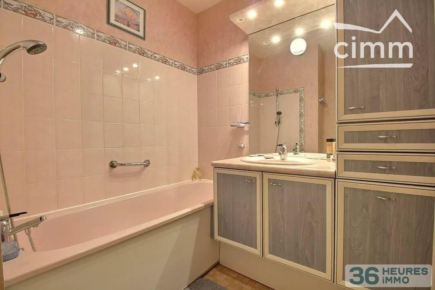 Bel appartement T3 dernier étage vue sur Loire Résidence Le Belvédère