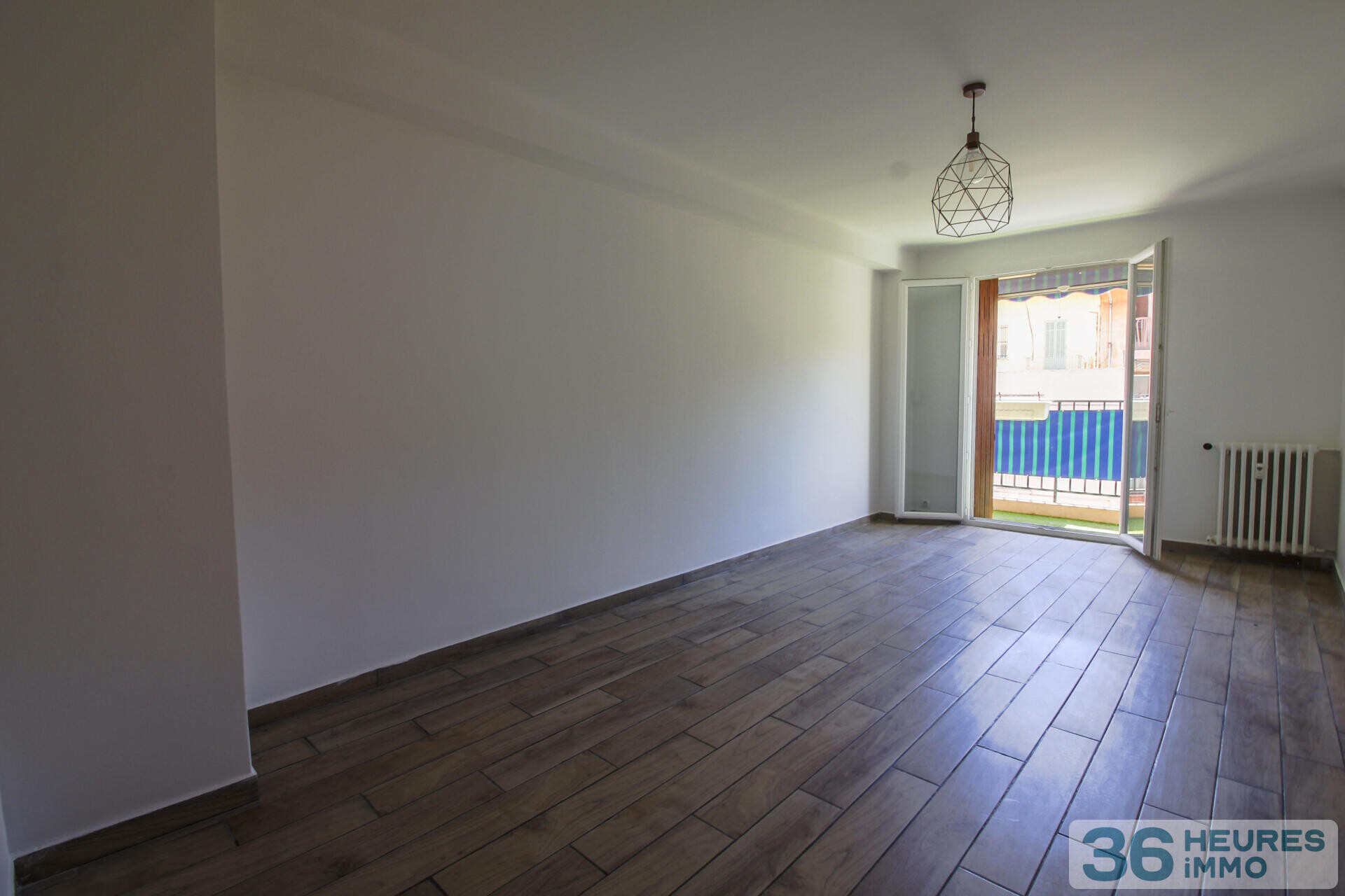 T2 en centre ville de Golfe Juan avec parking et cave, proche plages, commerces et gare SNCF.