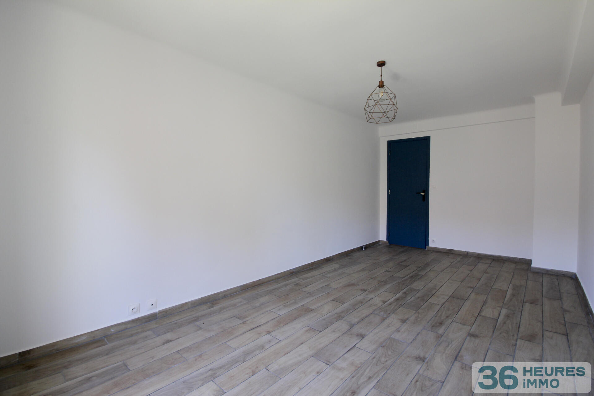 T2 en centre ville de Golfe Juan avec parking et cave, proche plages, commerces et gare SNCF.