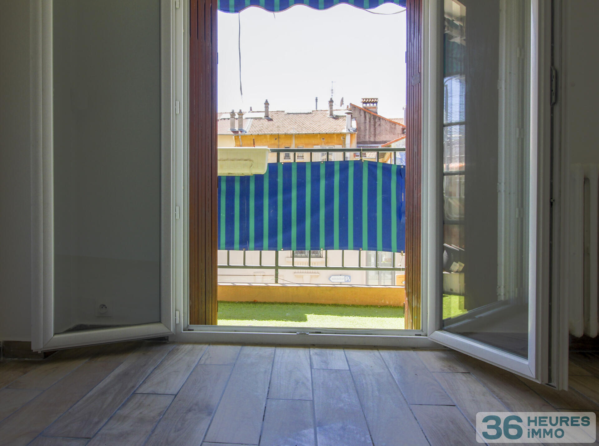 T2 en centre ville de Golfe Juan avec parking et cave, proche plages, commerces et gare SNCF.