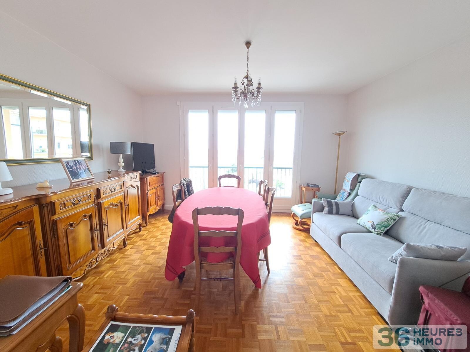 CHASSE ROYALE - T2 REFAIT A NEUF AVEC BALCON ET PARKING 