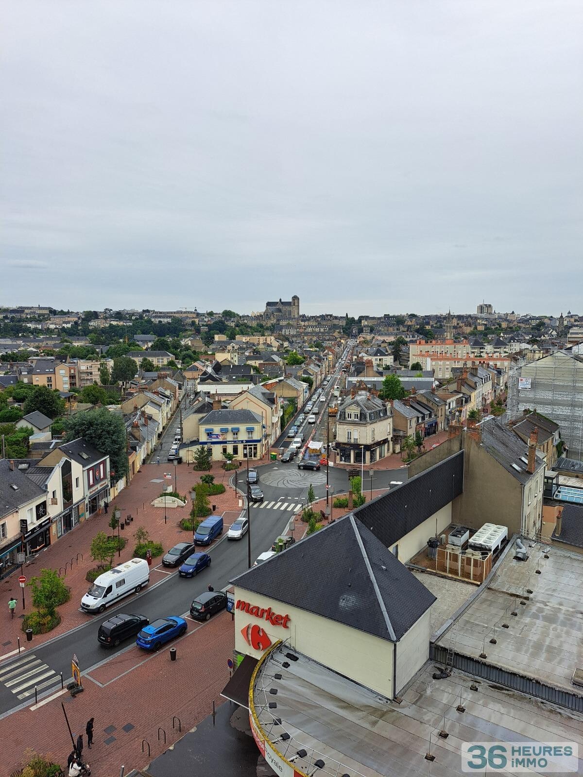 CHASSE ROYALE - T2 REFAIT A NEUF AVEC BALCON ET PARKING 