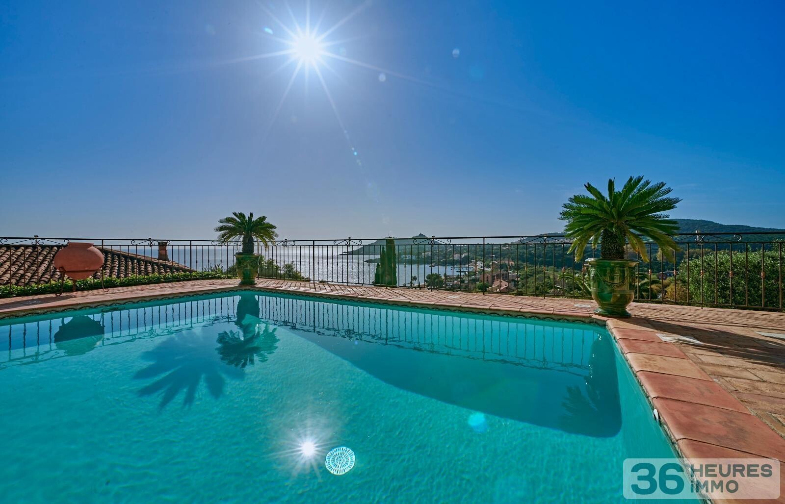 MAGNIFIQUE VILLA EN PIERRE VUE MER