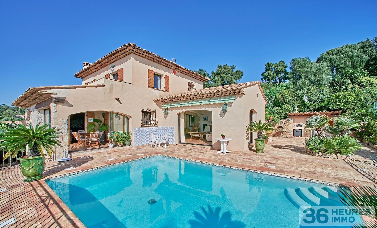 MAGNIFIQUE VILLA EN PIERRE VUE MER