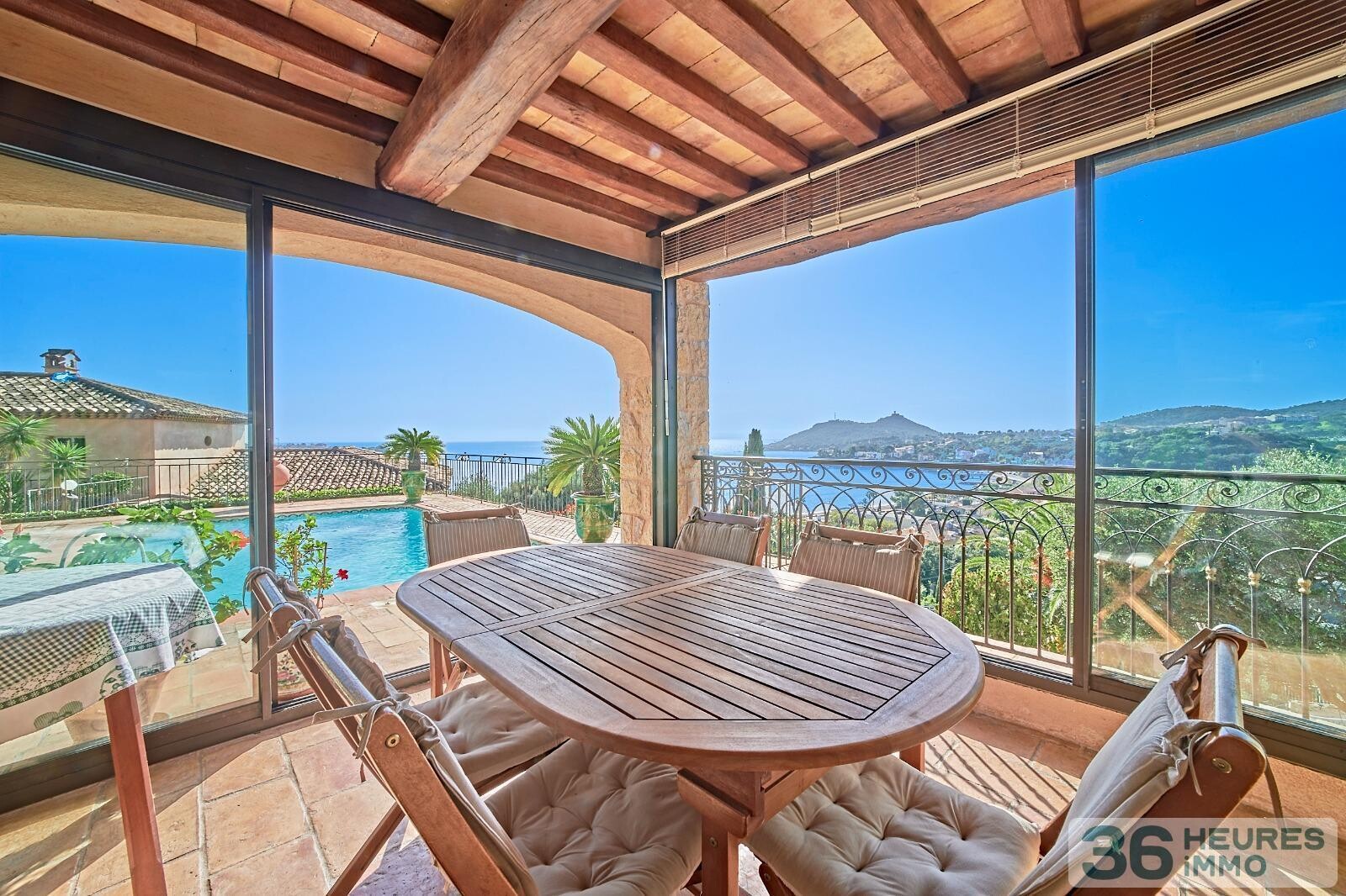 MAGNIFIQUE VILLA EN PIERRE VUE MER