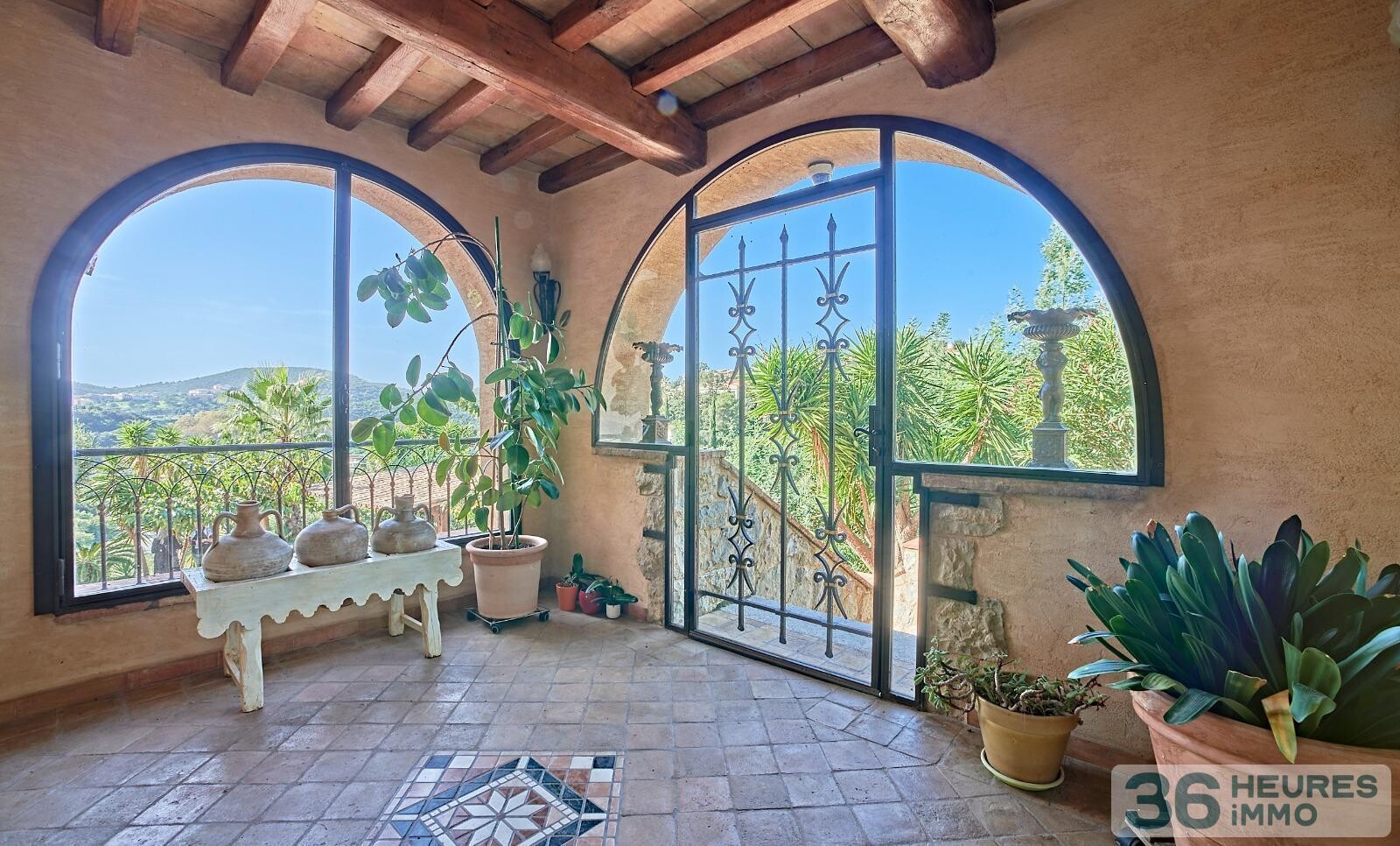 MAGNIFIQUE VILLA EN PIERRE VUE MER